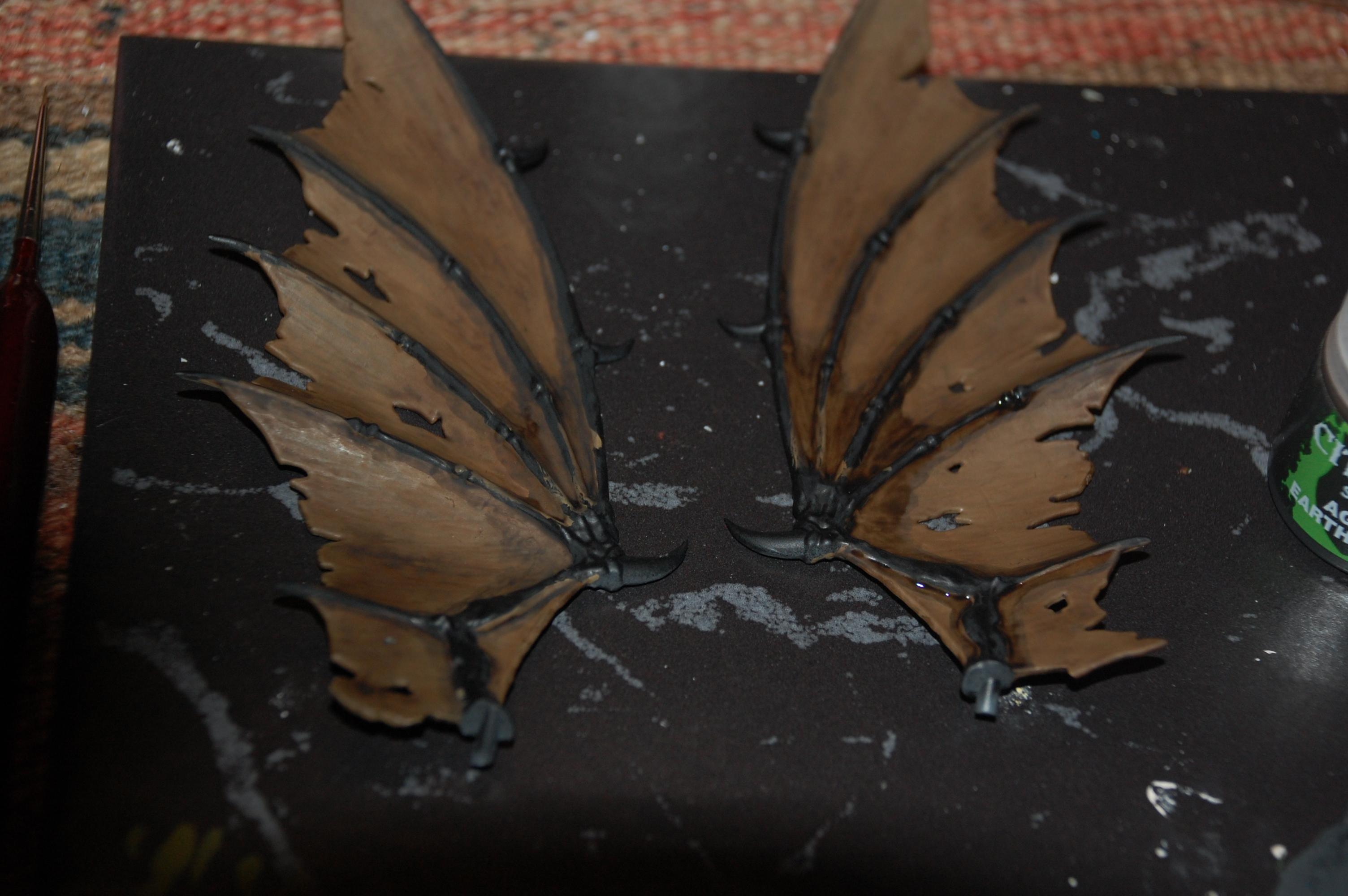 When the coats of Aggrax eartshade were dry i added a wash of GW Nuln oil in the recesses