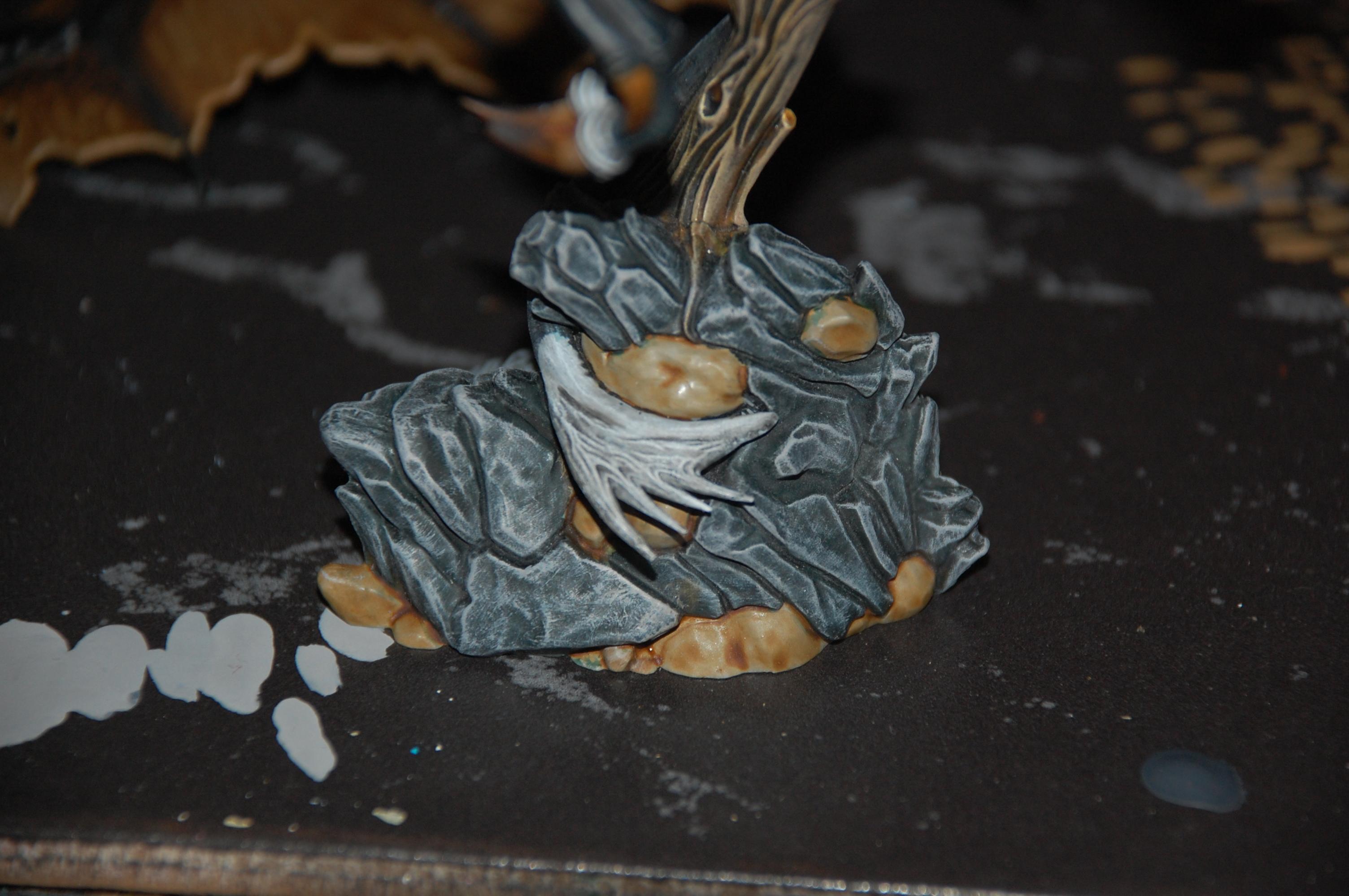 When that was dry i started drybrushing with different grays 