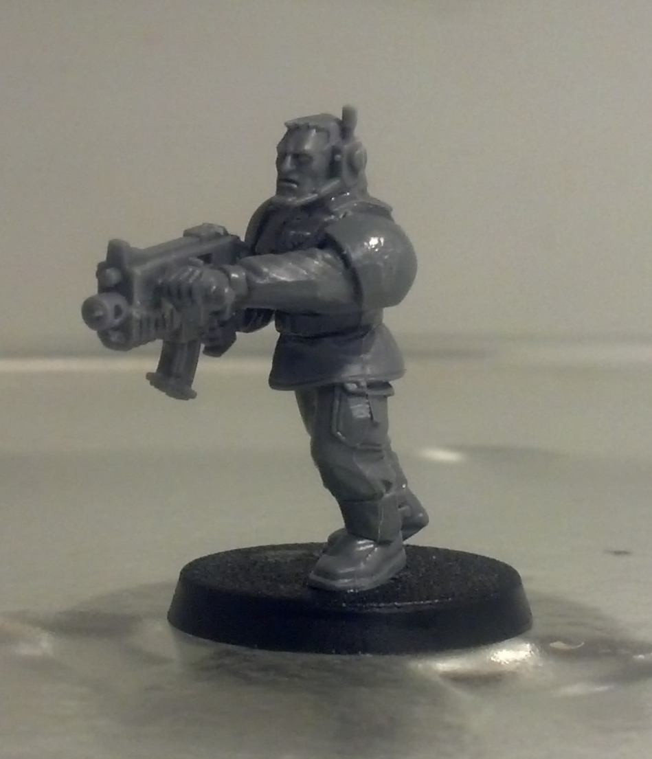 You can see the hanfle on the side of the bolter. I chose this becouse this is how guard are depicted holding a plasma gun, another marines sized weapon