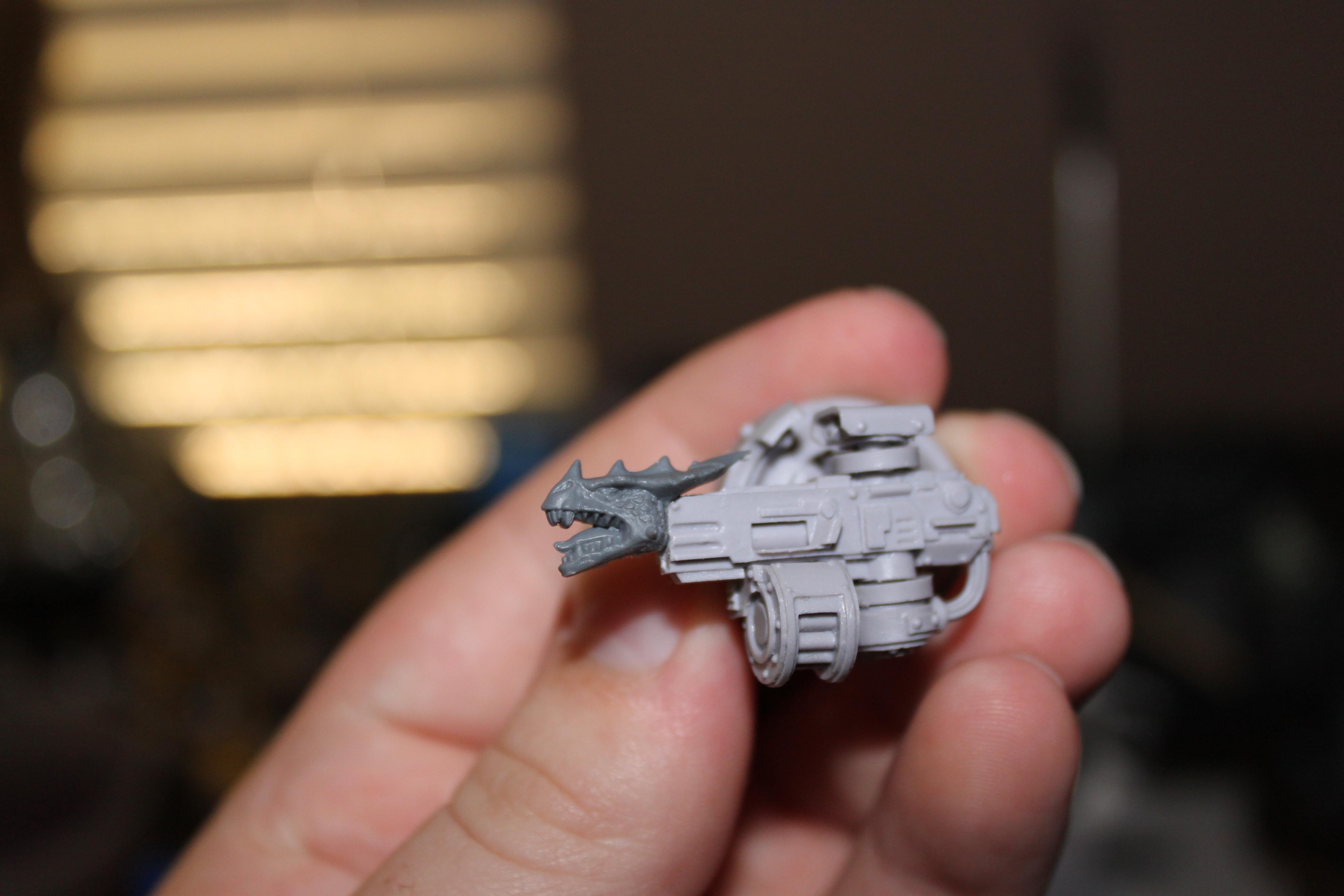 Heavy Bolter with Salamnder head Muzzle...got the idea from CSM predators