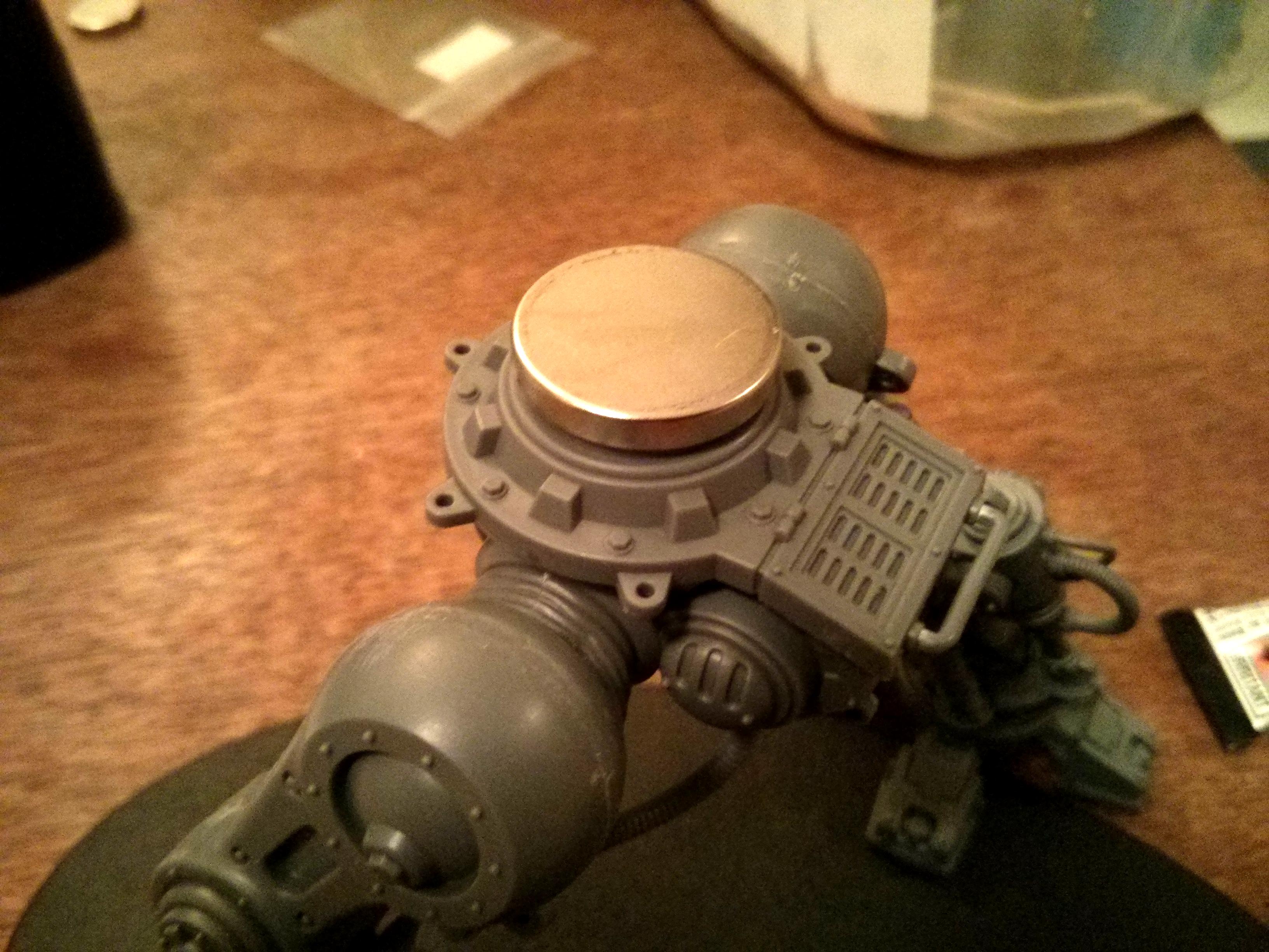 Lower waist joint magnet