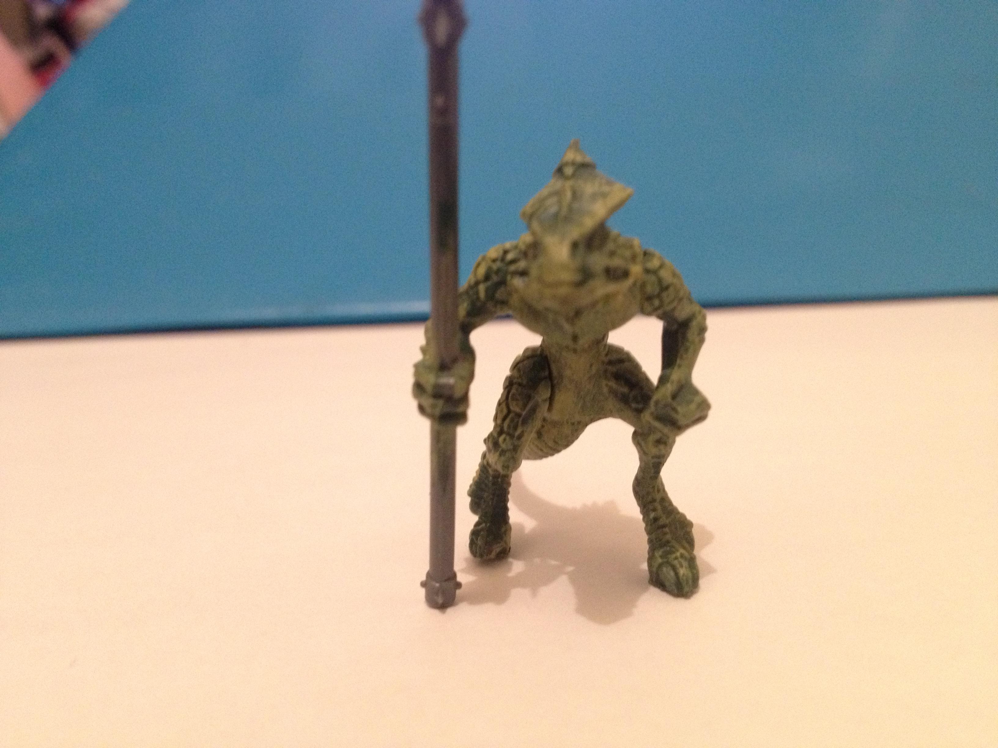 drybrushed over the entire model with ogryn camo. 