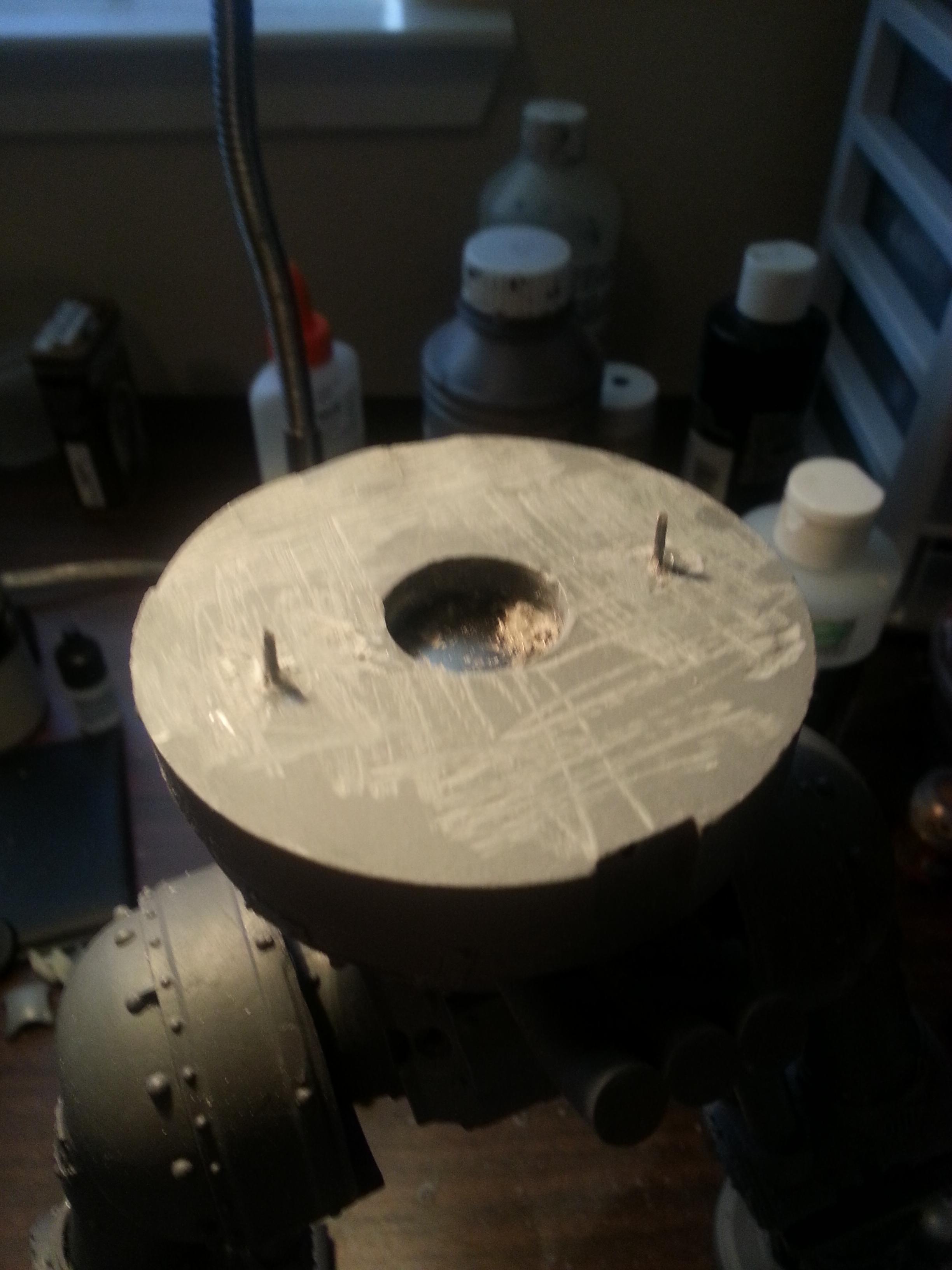 The top hips have two pins and a magnet in the recessed part.  There is a third pin hole in the front where a removable pin will go for extra support when the titan is fully loaded