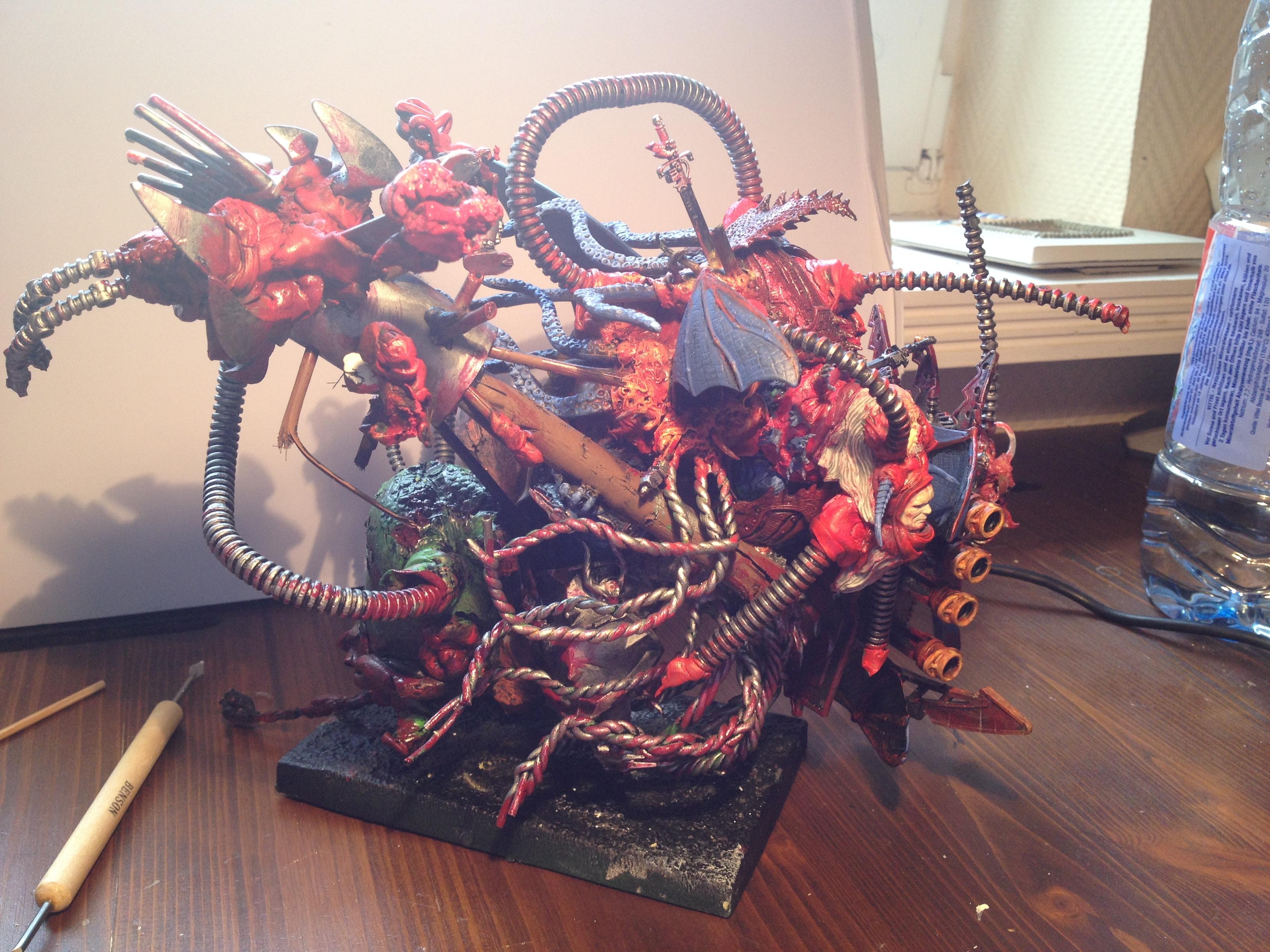 When taking pictures I realized that I had severely overcrowded the figure with little parts