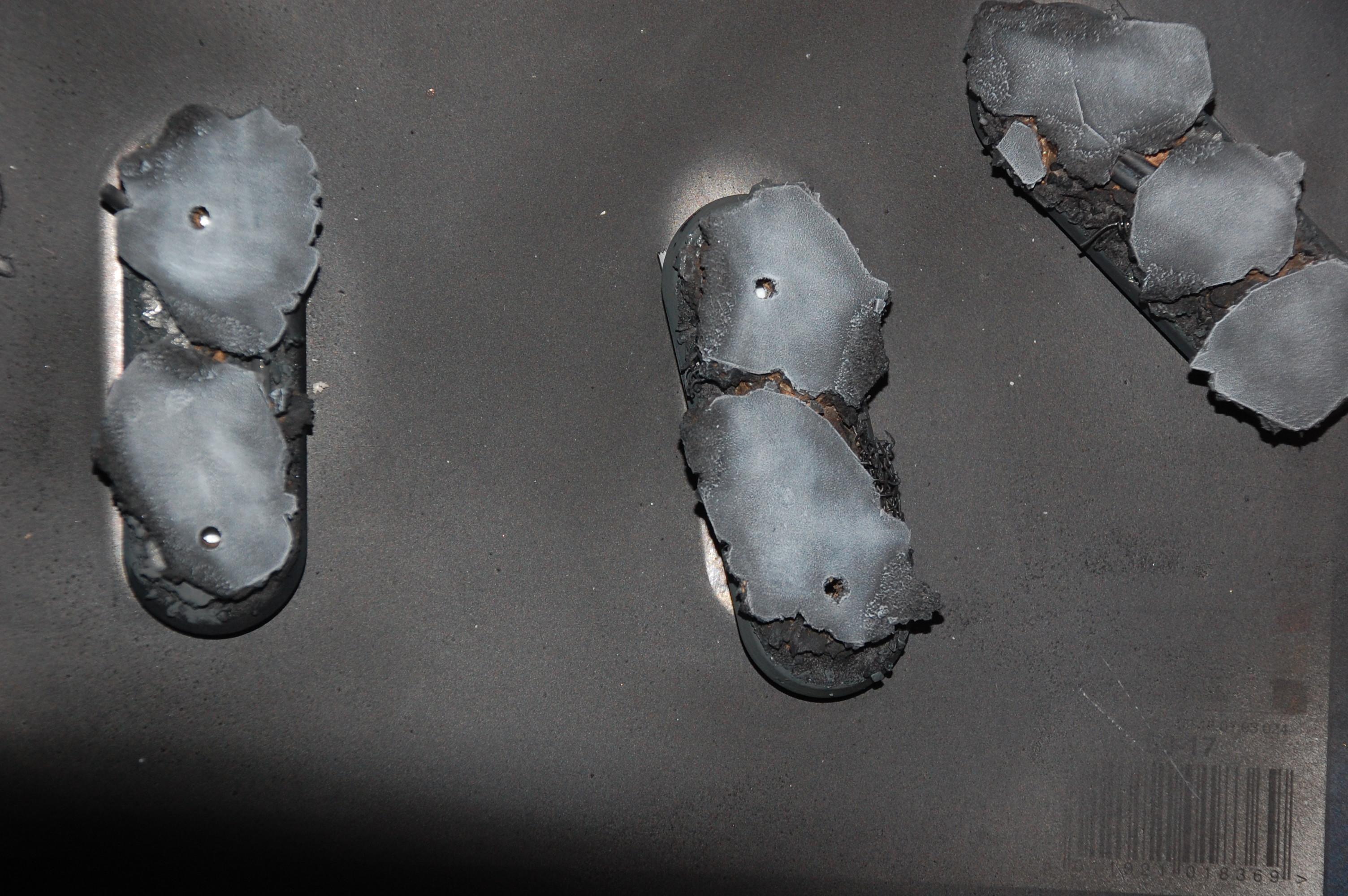 2 shades of gray have been used for drybrushing the asfalt