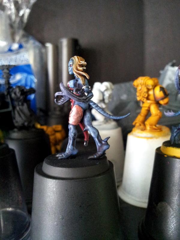 Daemonette, side view