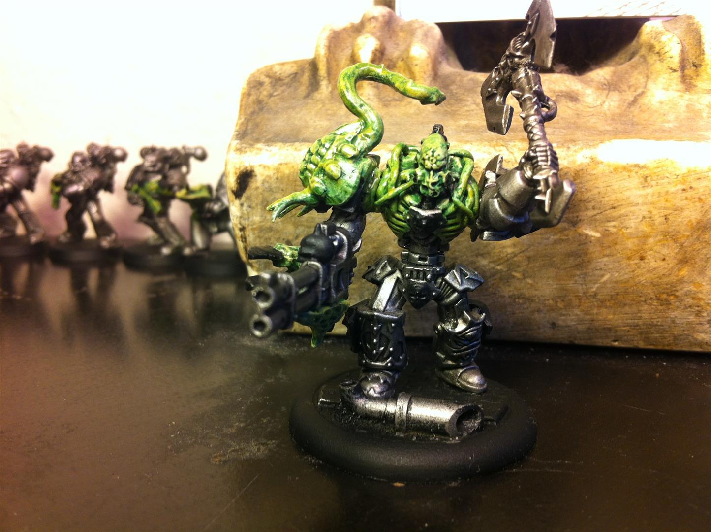 Still not glued, so arms are noodley