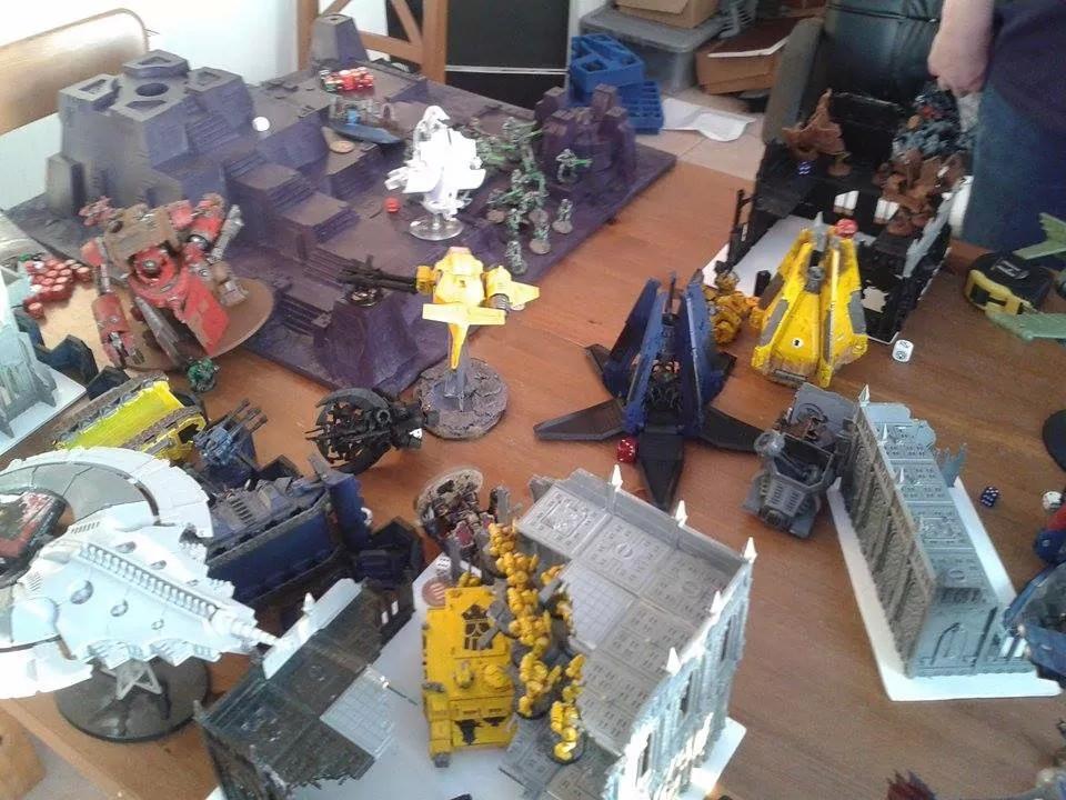40k Battle, Necrons, Orks, Space Marines