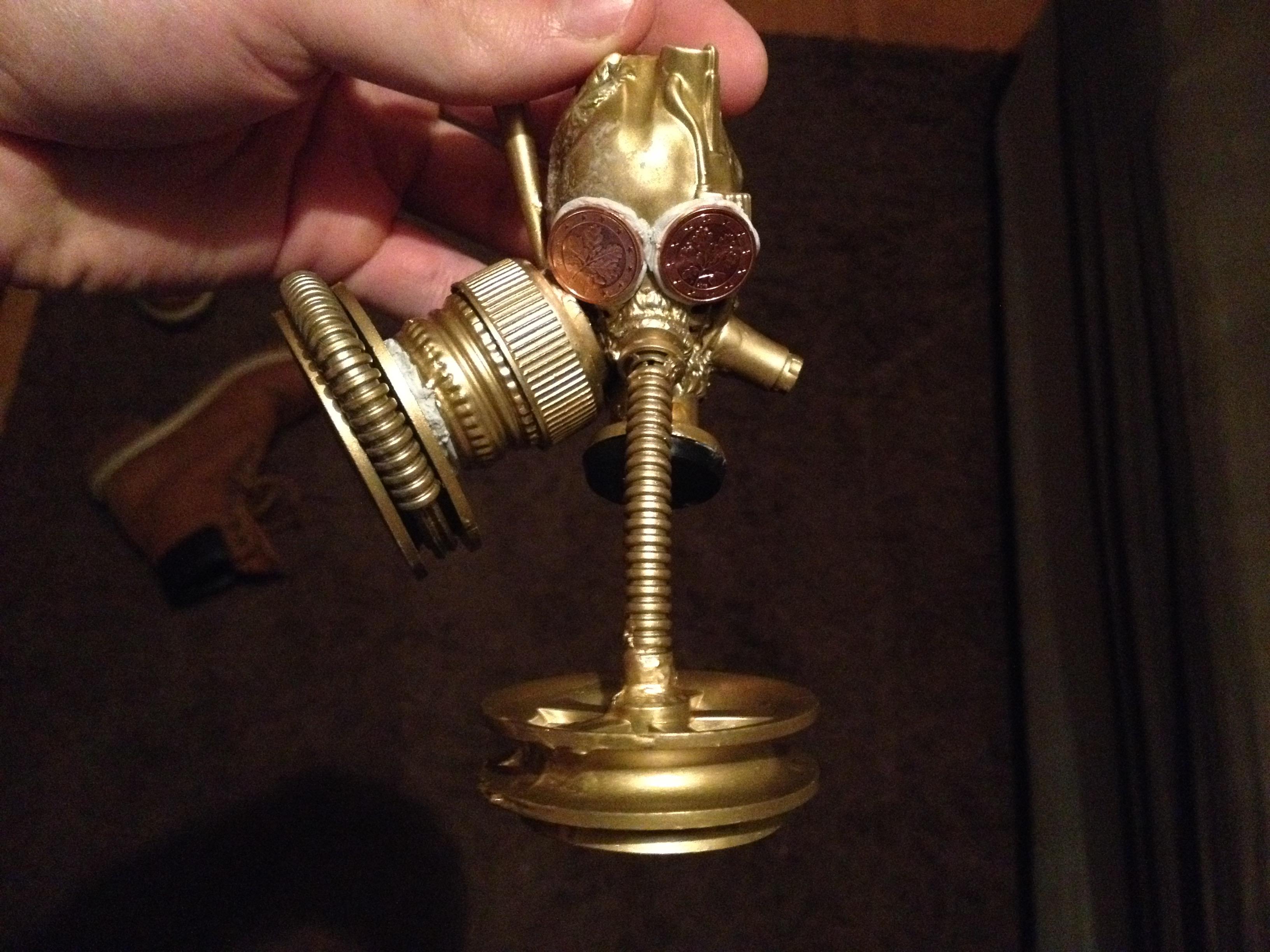 The head i built already. I made it from green stuff and smaller parts from old toys. The eyes are 1 cent coins