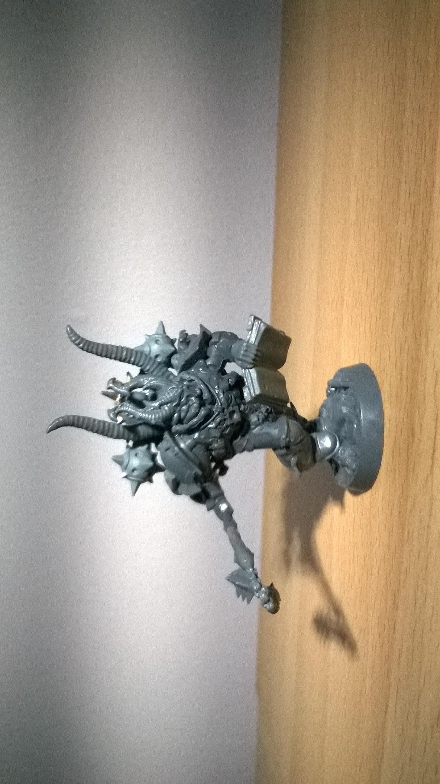 Here is a Dark Apostle i converted for a kitbash competition at my local GW which was sadly cancelled, regardless, i think i've built one great looking apostle :) The original idea was to be word bearer (My other favourite undivided CSM legion)