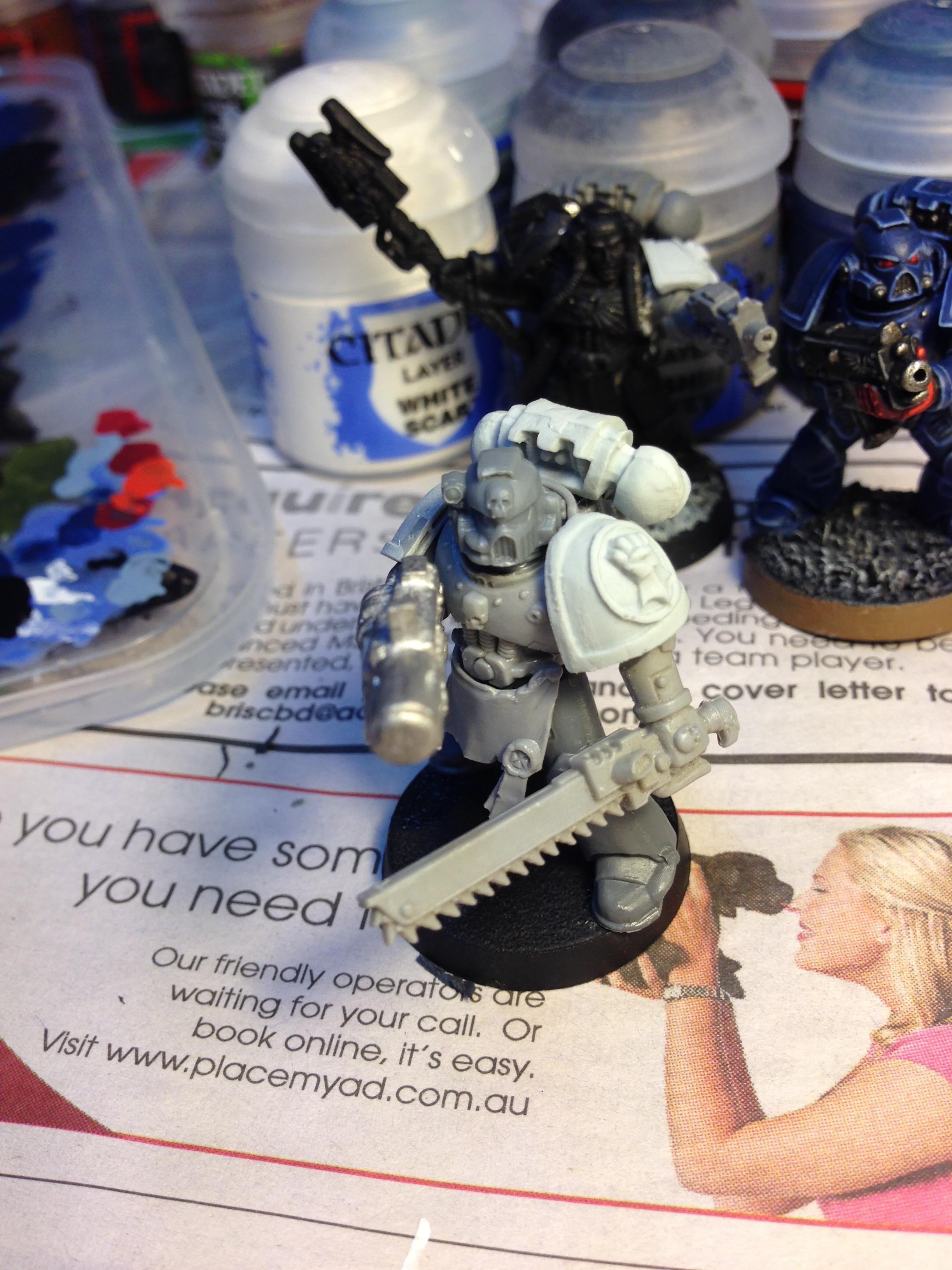 One of my tac sergeants with combi-melta. Mixture of metal/plastic/resin parts