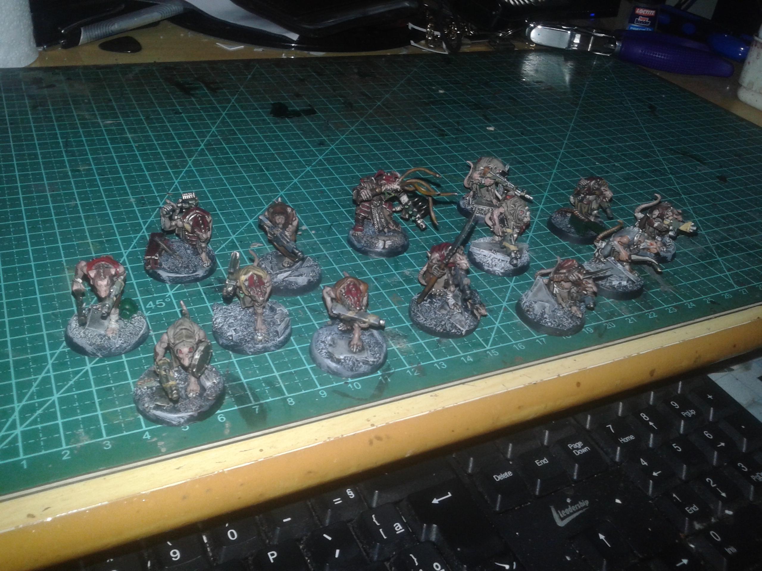 Skavenslaves(Conscripts) with slave master (Priest)