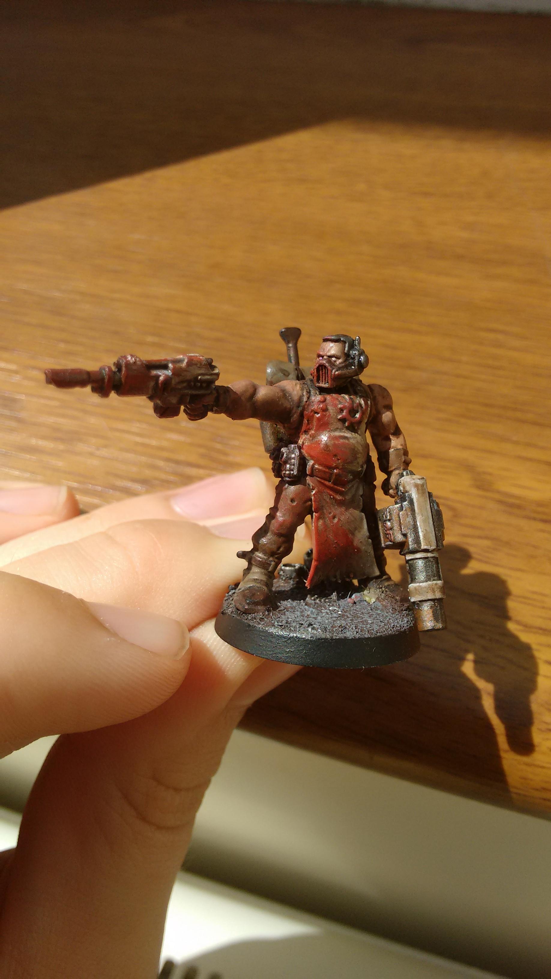 Soren, the gang leader. The arms are the old catachan set, stuck to the DV heavy