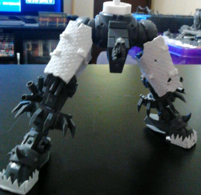 Leg armour, spikes and smoke lauchers