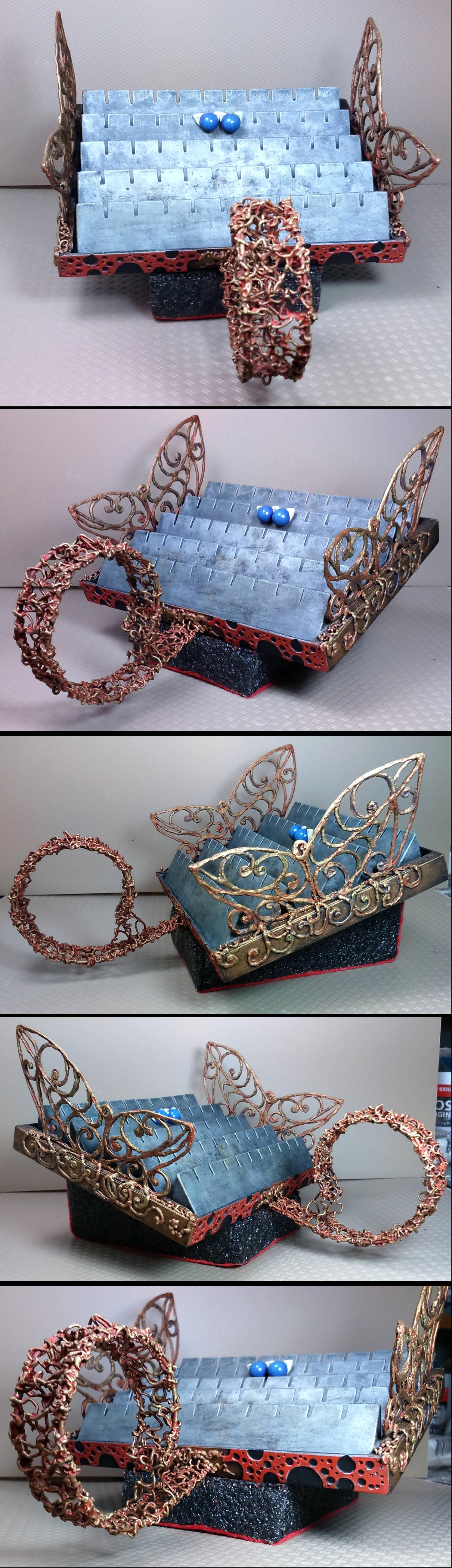 Earring stand; example of 3D printing pen use