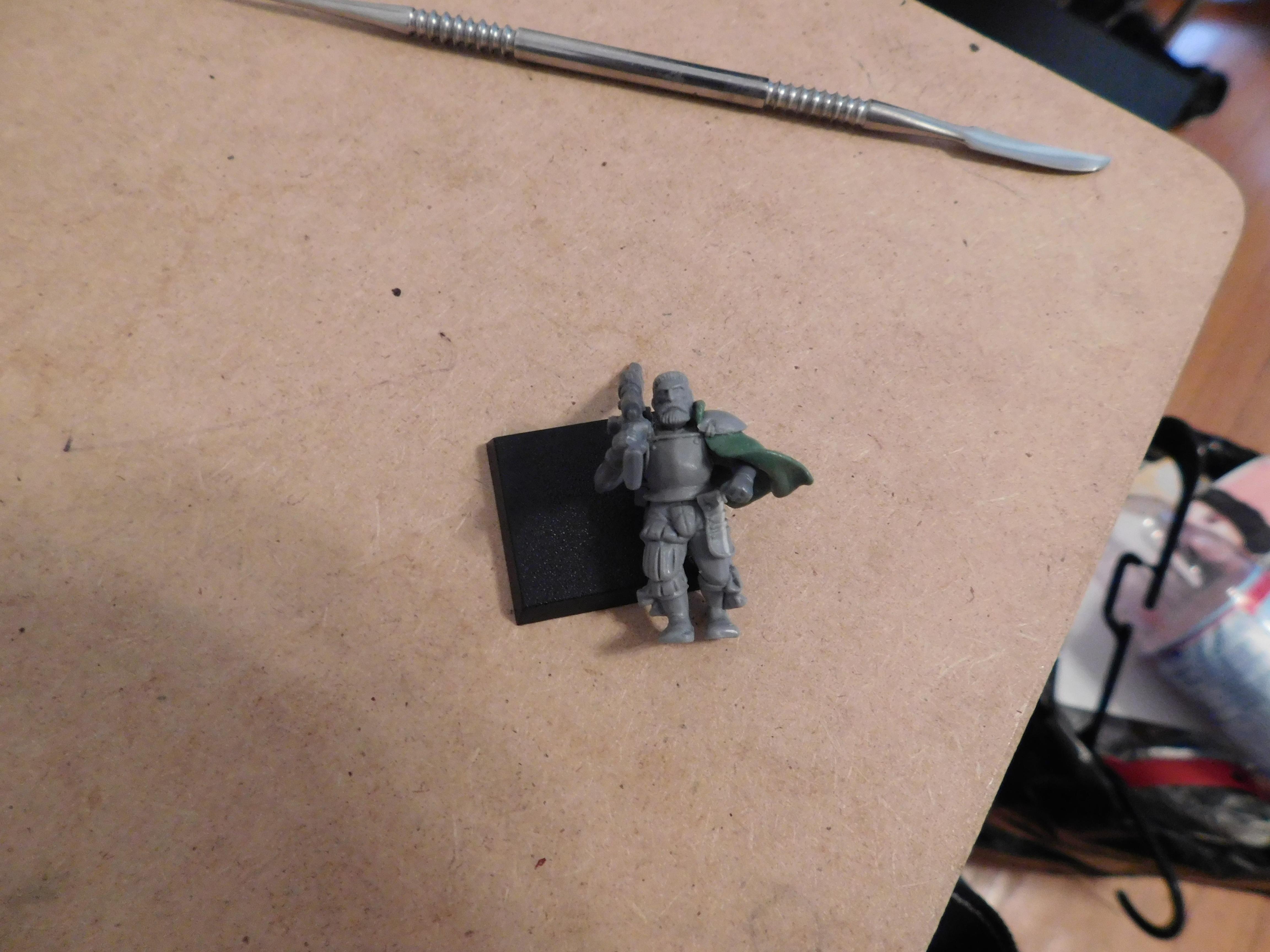 Added a bit of armor over his left leg, not sure what it's from