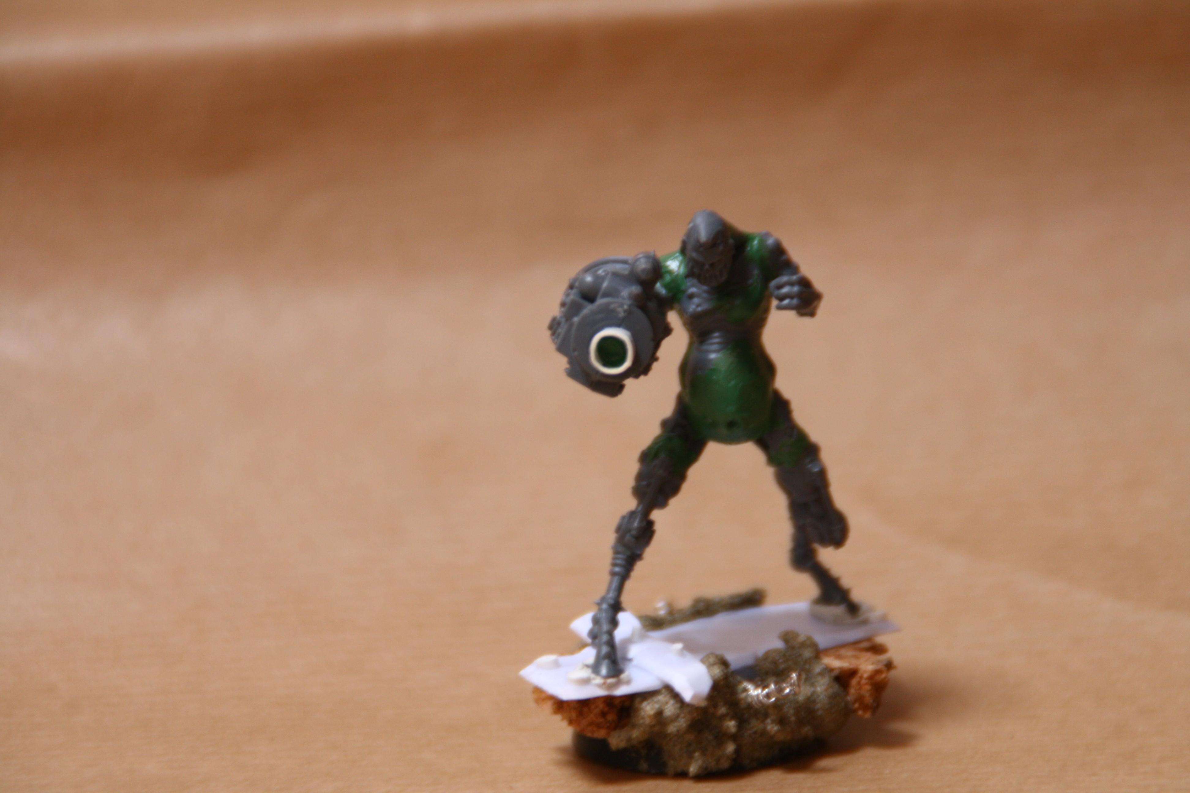 Alien bodyguard