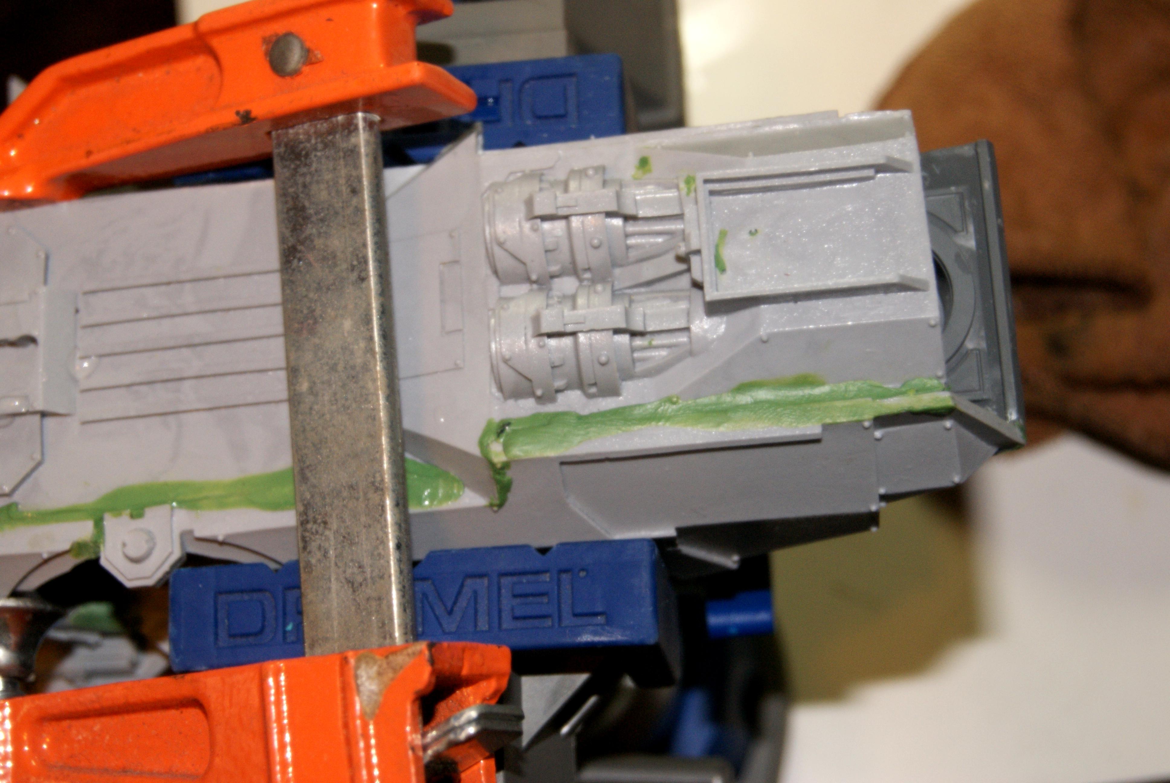 Clamping against the bottom and filling with green stuff all at once. 