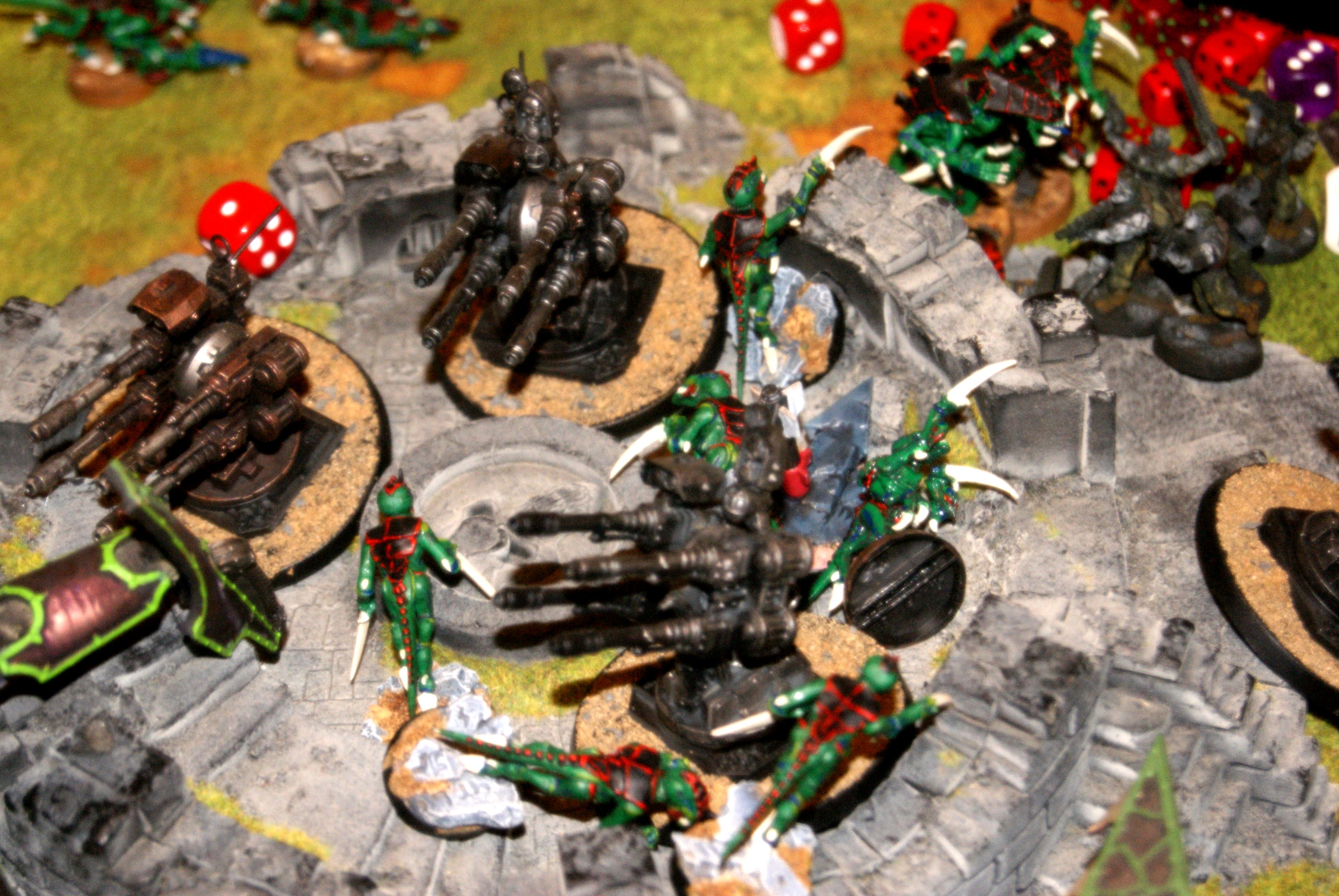 Hormgaunts clear the last of the artillery men