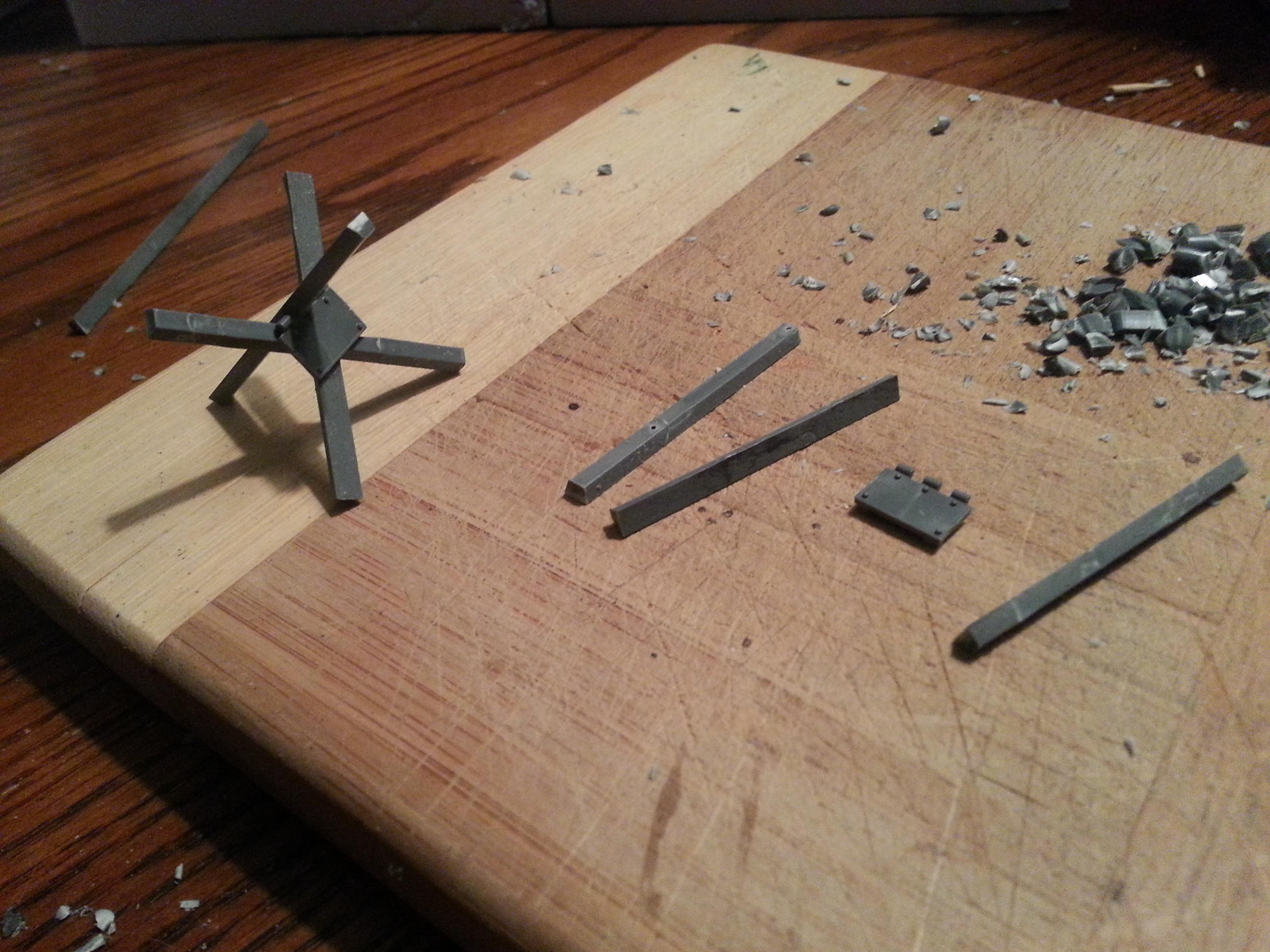 first you will need to select part of the old sprues to make stiks. I cutted them 1''7/8 long. you will need tree of them to buil one tank trap. 12 to make 4 using all hinged plates from 1 chimera kit