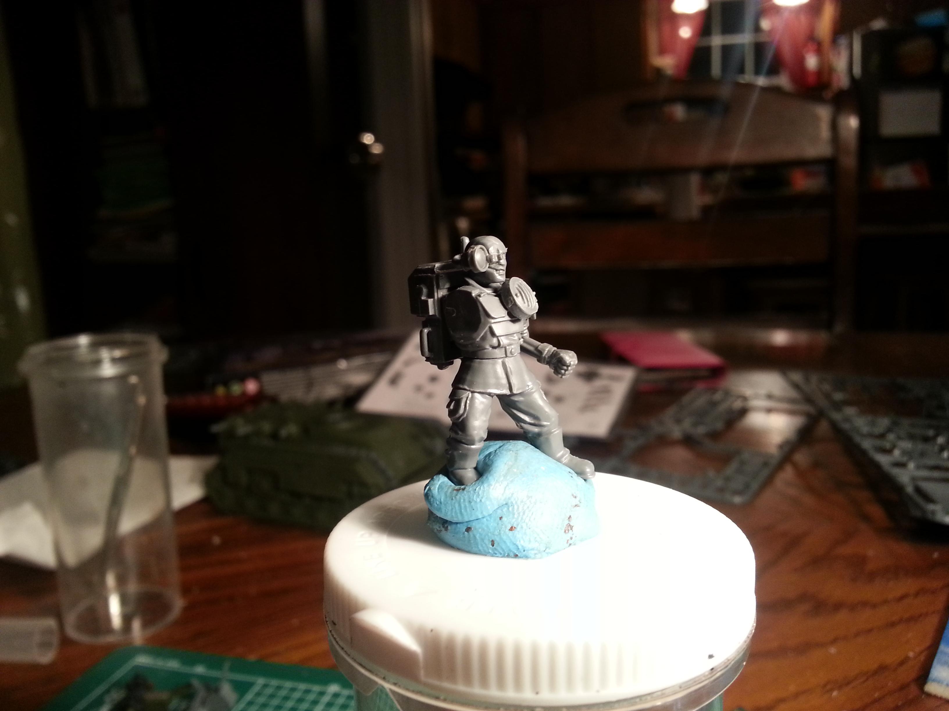 i used a vox caster backpack. I removed the speaker from the vox, cutted the back of the speaker and glued it on the torso. I removed all the antenas from the backpack