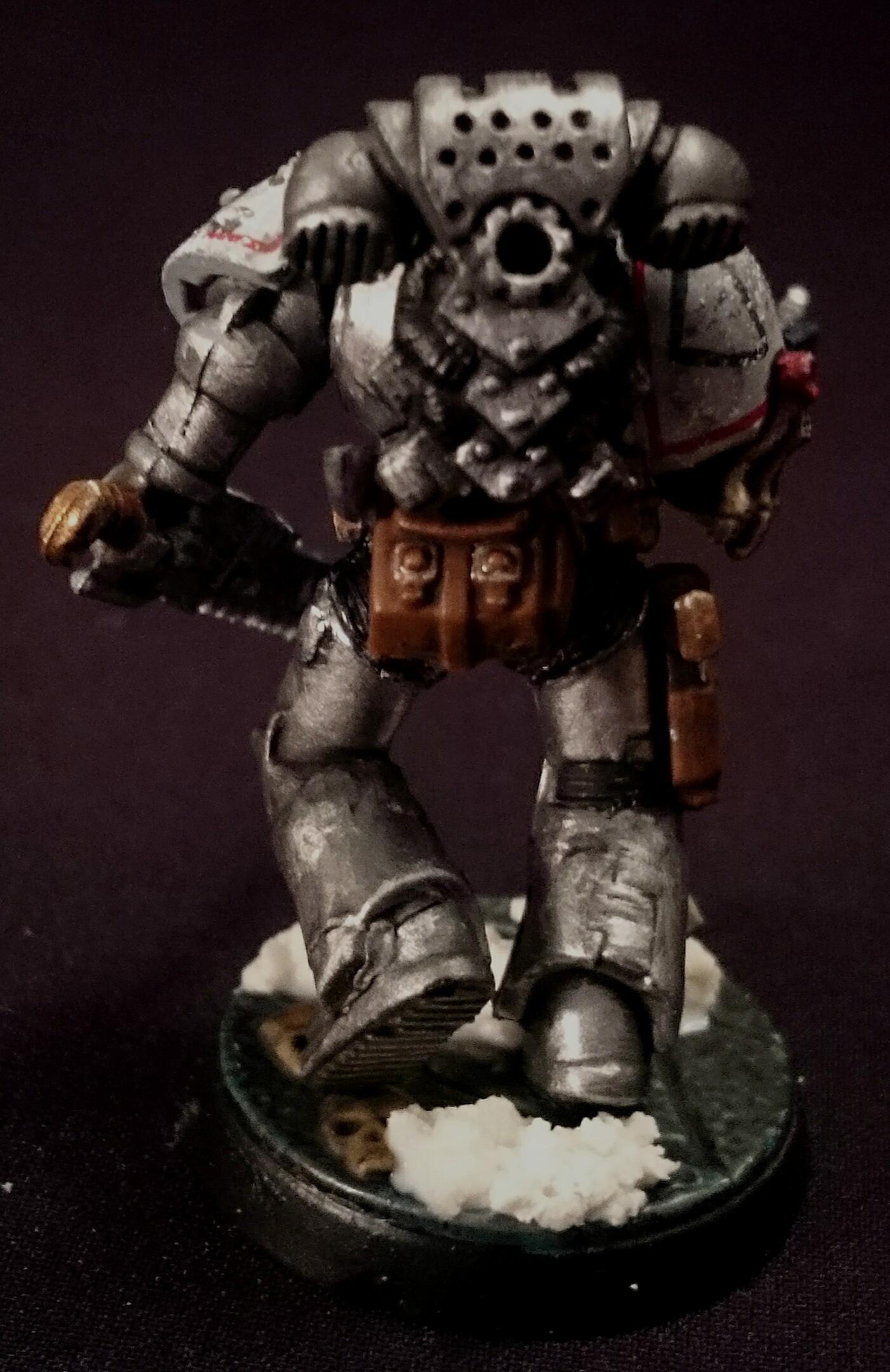 Don't worry I've noticed and removed the mould line on the forearm :p