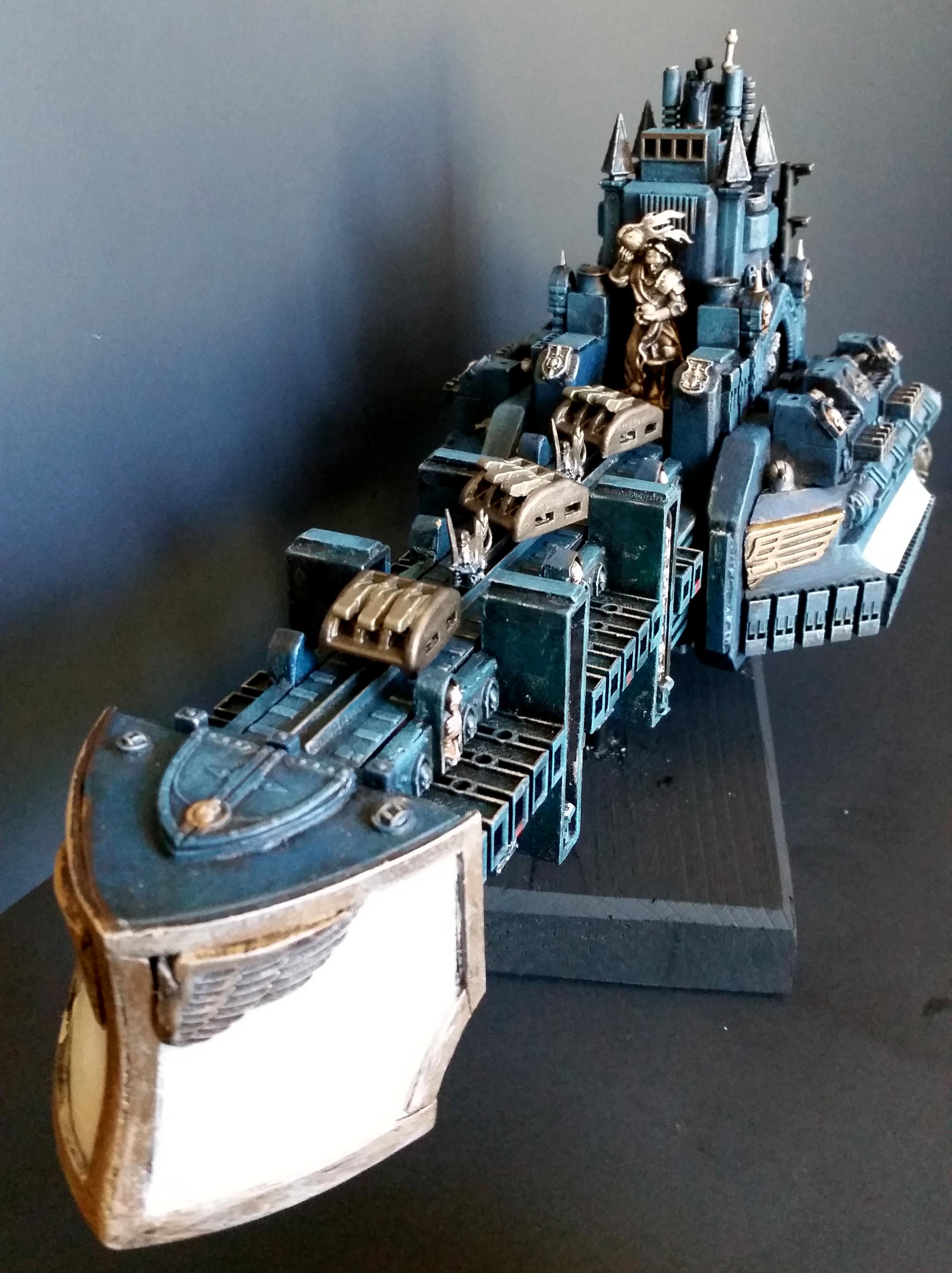 Rogue trader ship. Катер вархаммер. Warhammer 40000 корабли. Катер вархаммер 40000. Warhammer 40000 Imperial Cruiser.