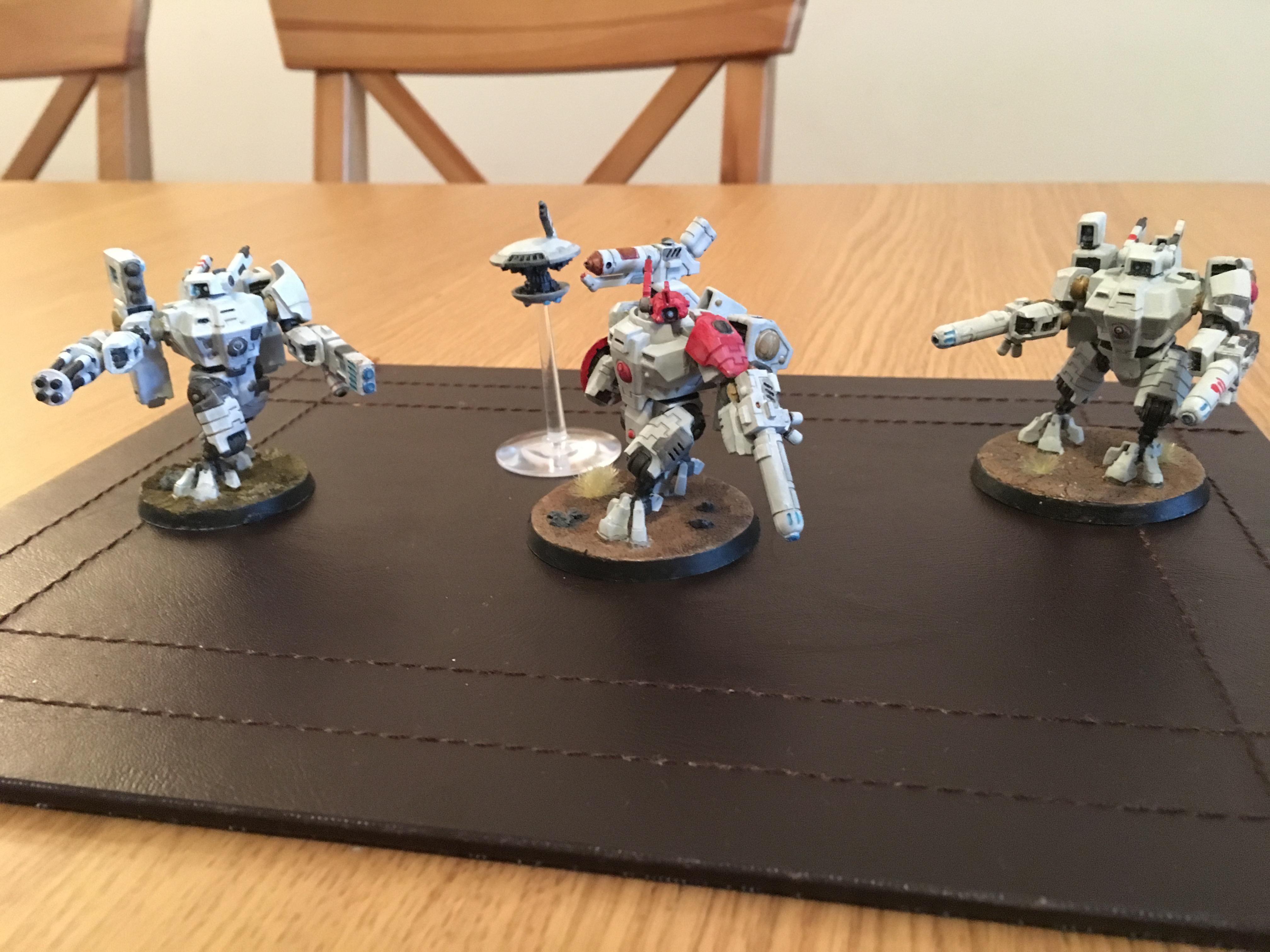 Tau Crisis battlesuits