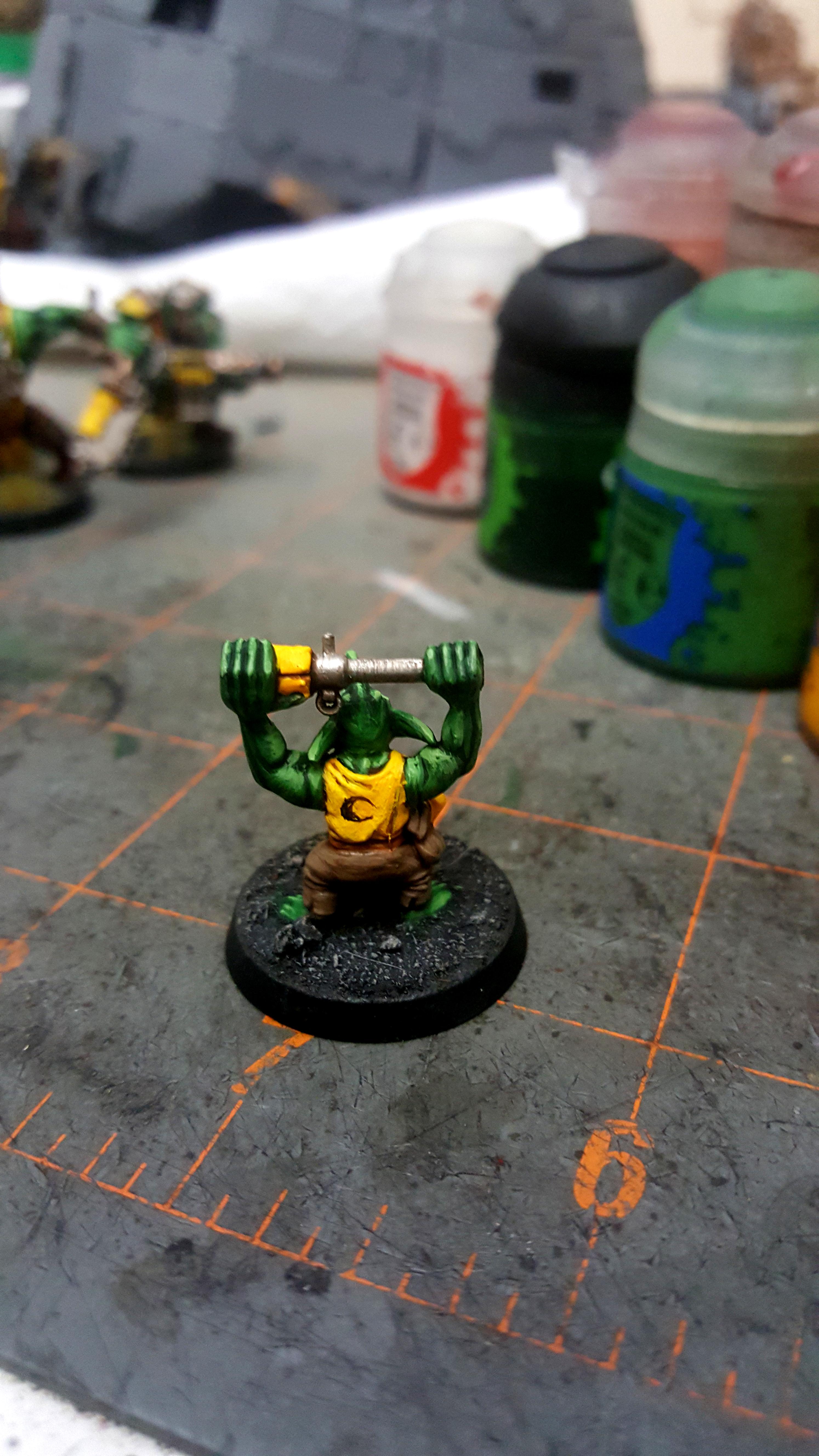 Badmoons grot back