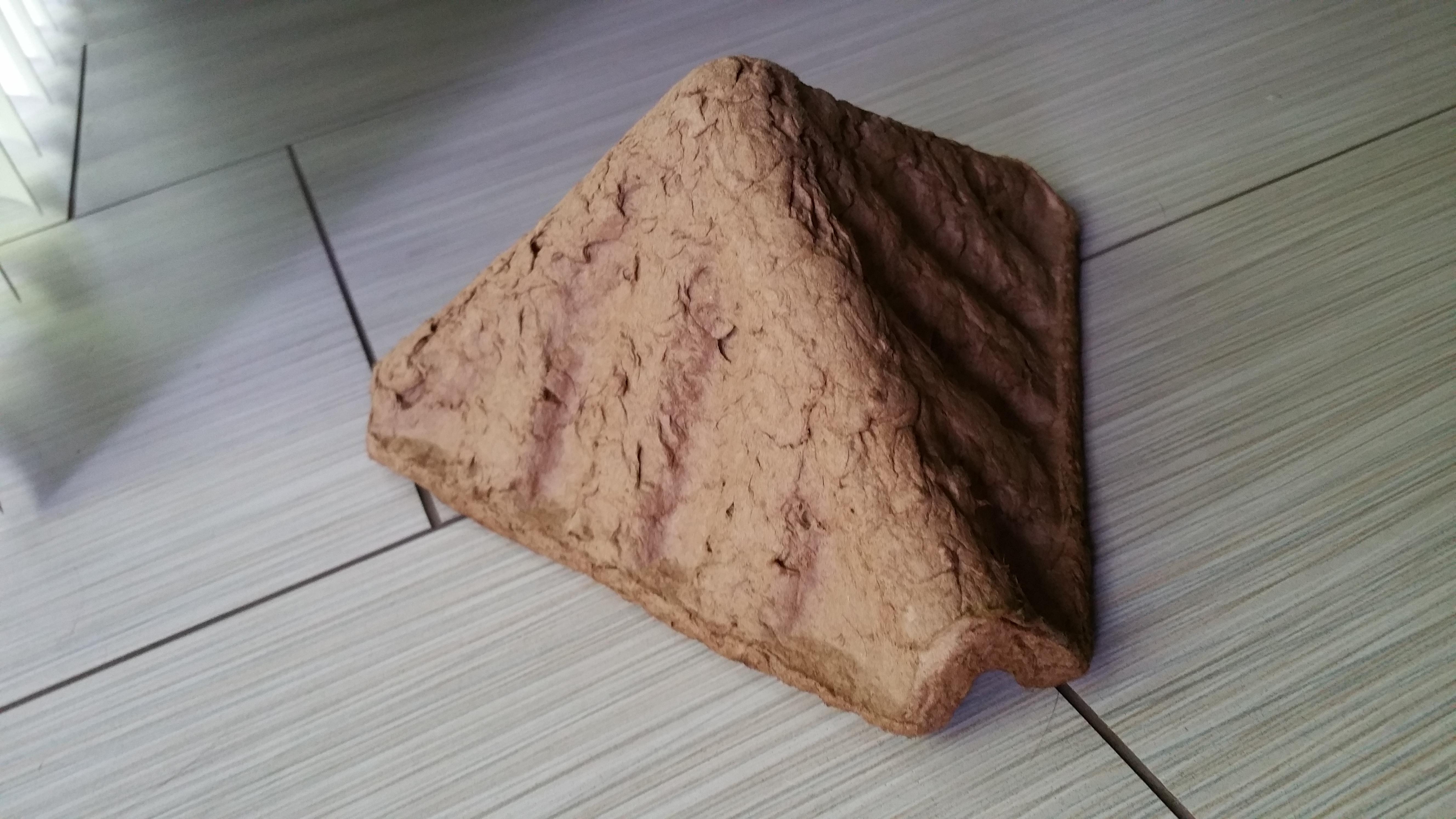 Cardboard pyramid/mountain packing material