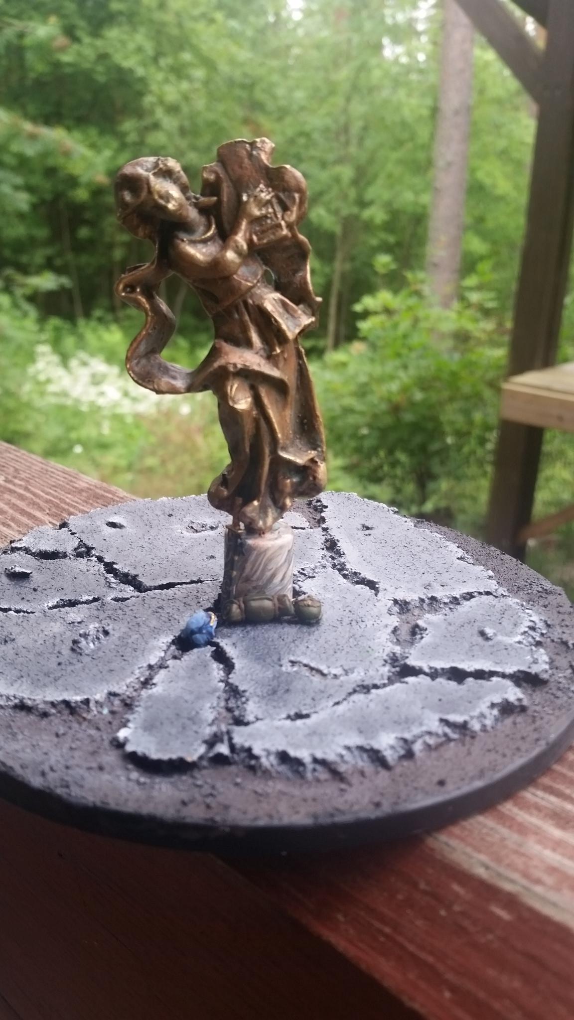 statue1