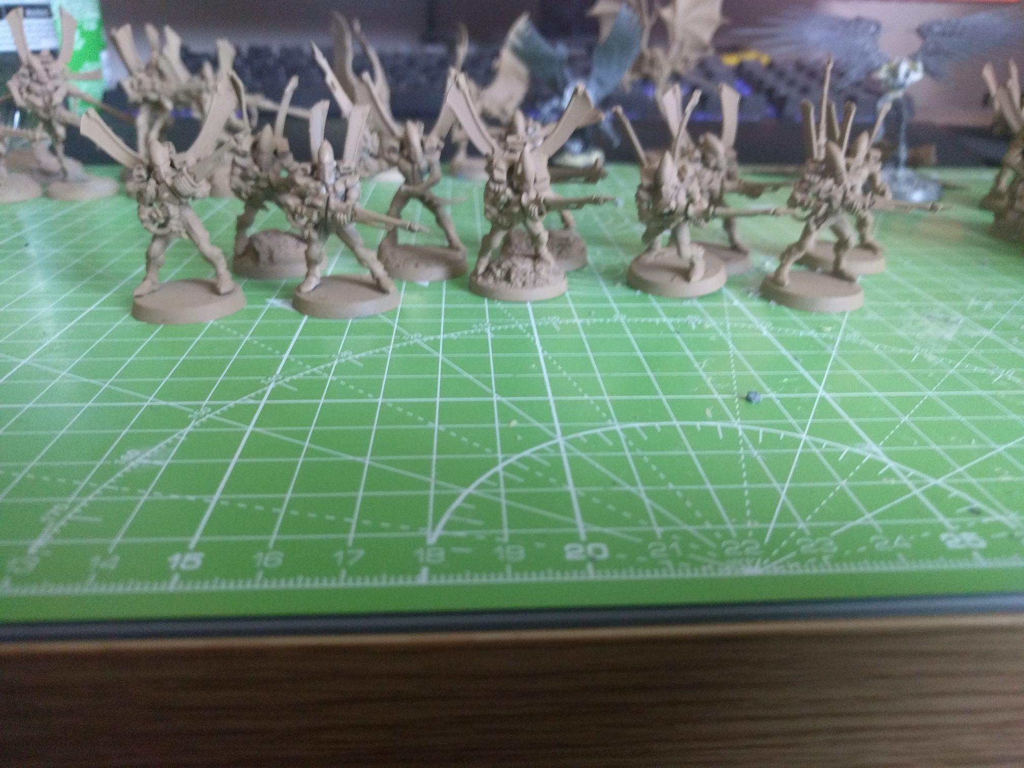 Standard FW kit 10man squad with shuriken cannon. Felarch has a lasblaster and dagger to show he is different