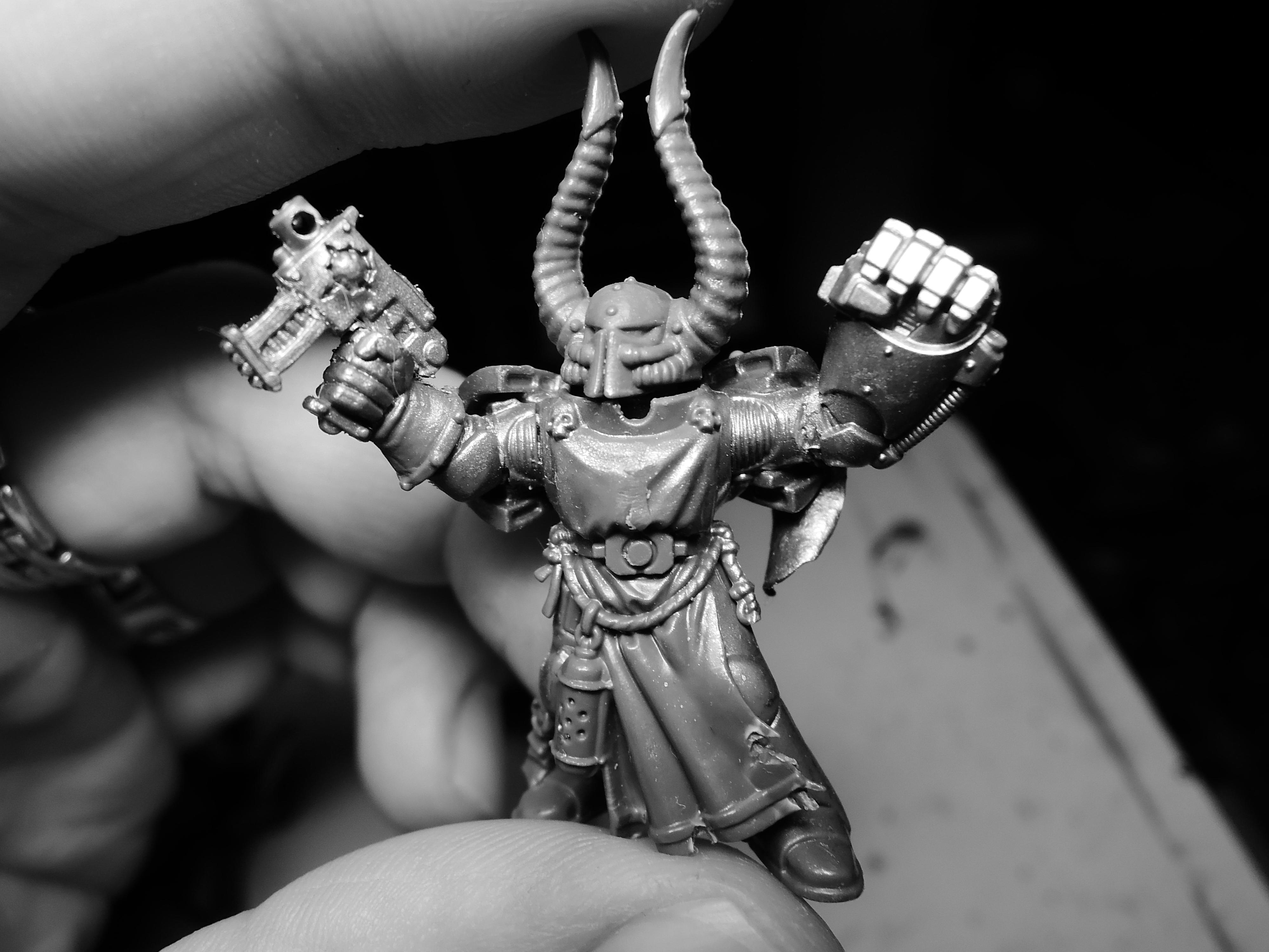 Chaos, Chaos Space Marines, Chaos Undivided, Conversion, Dark Vengeance, Heresy, Heretic Astartes, Infantry, Power Fist, Traitor Legions, Warhammer 40,000, Word Bearers, Work In Progress