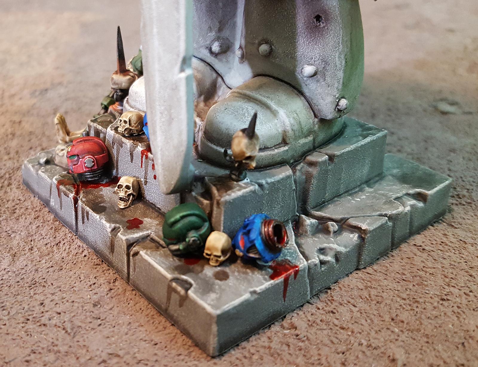 Honoured Imperium statue (debased by Chaos) 02