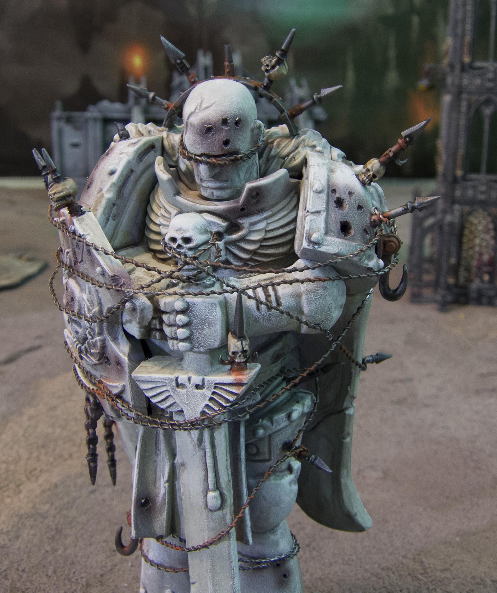 Honoured Imperium statue (debased by Chaos) 07