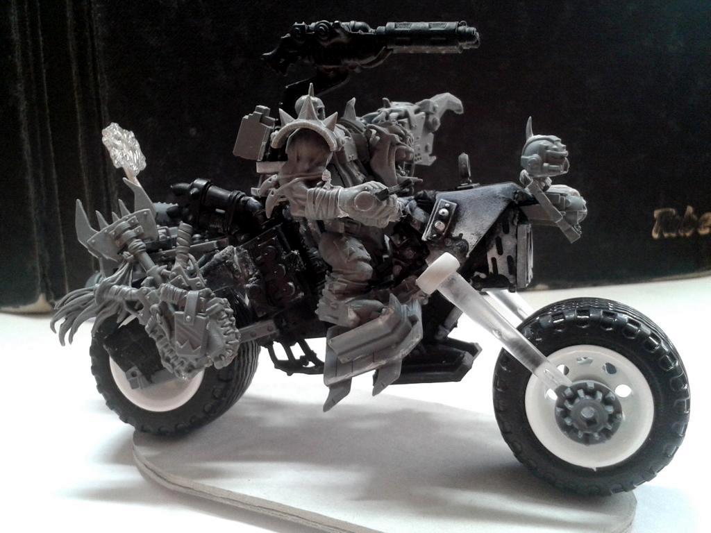 Warboss on Warbike grey 1