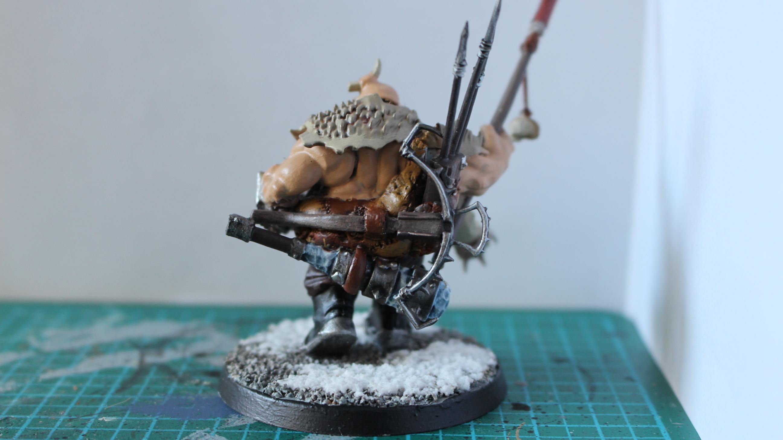 The twine on his arrows also needs painting