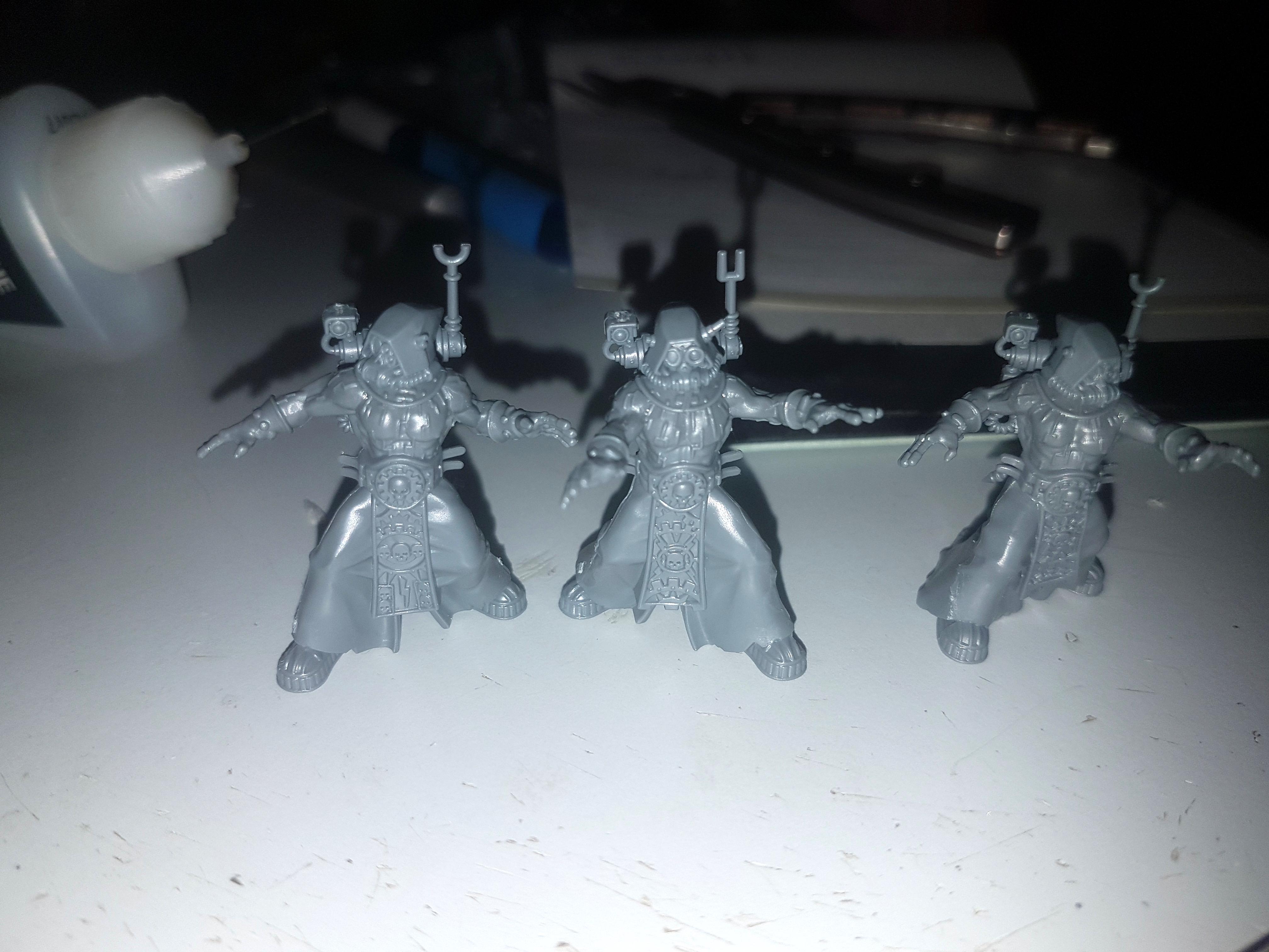  Iraeus Omnissiah crewmen