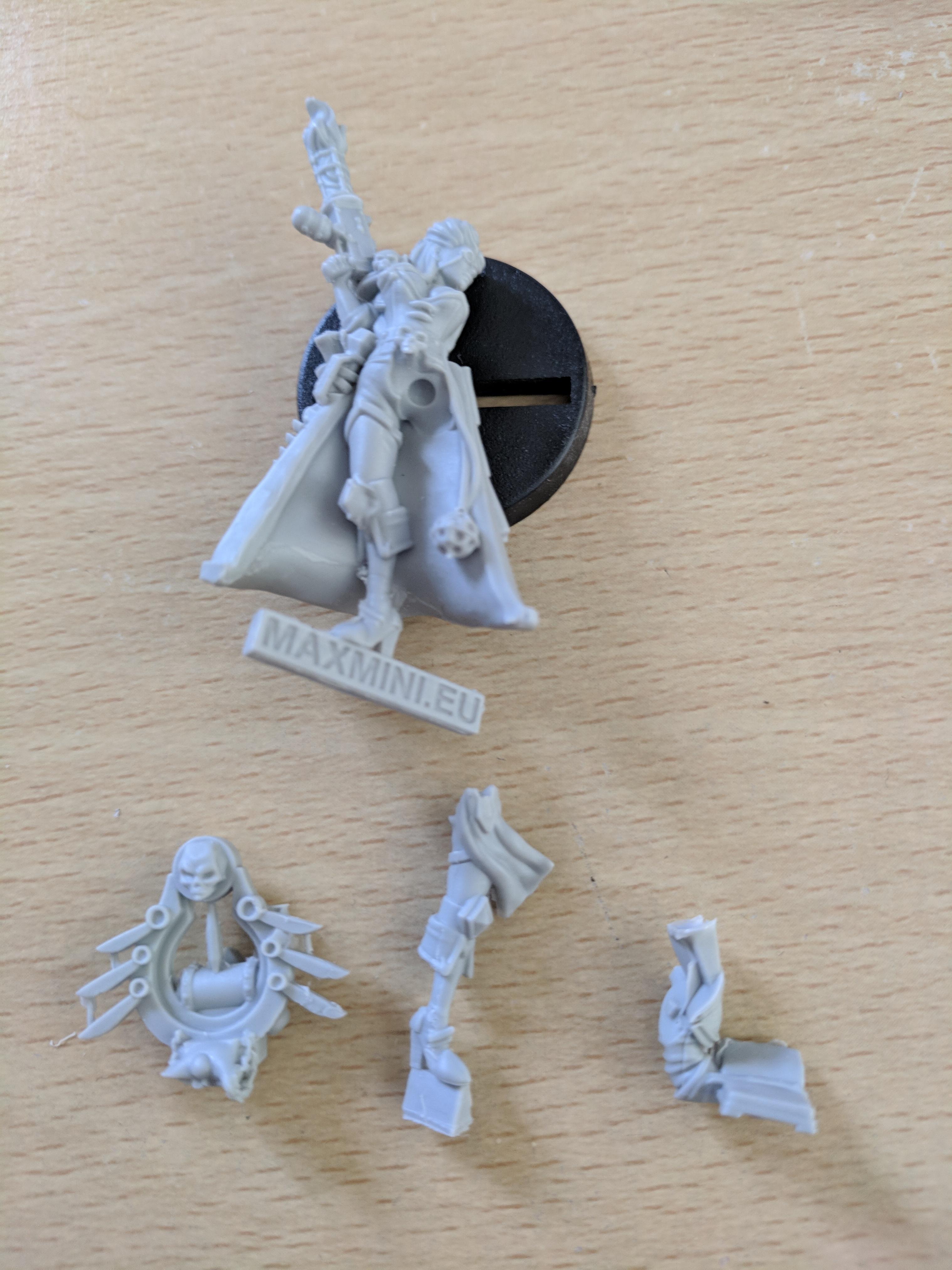 Inquisitor, Inquisitoress, Maxmini