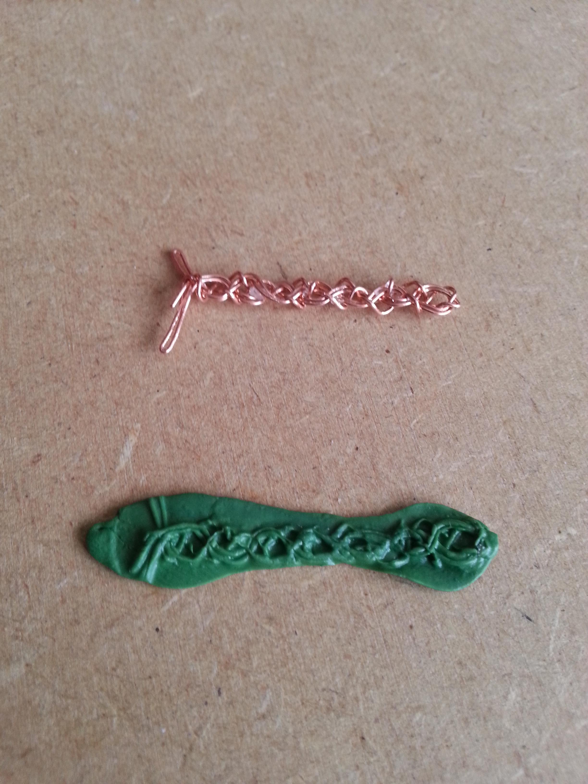 Belt detail master for sisters (0,5mm copper wire and LOTS of patience)