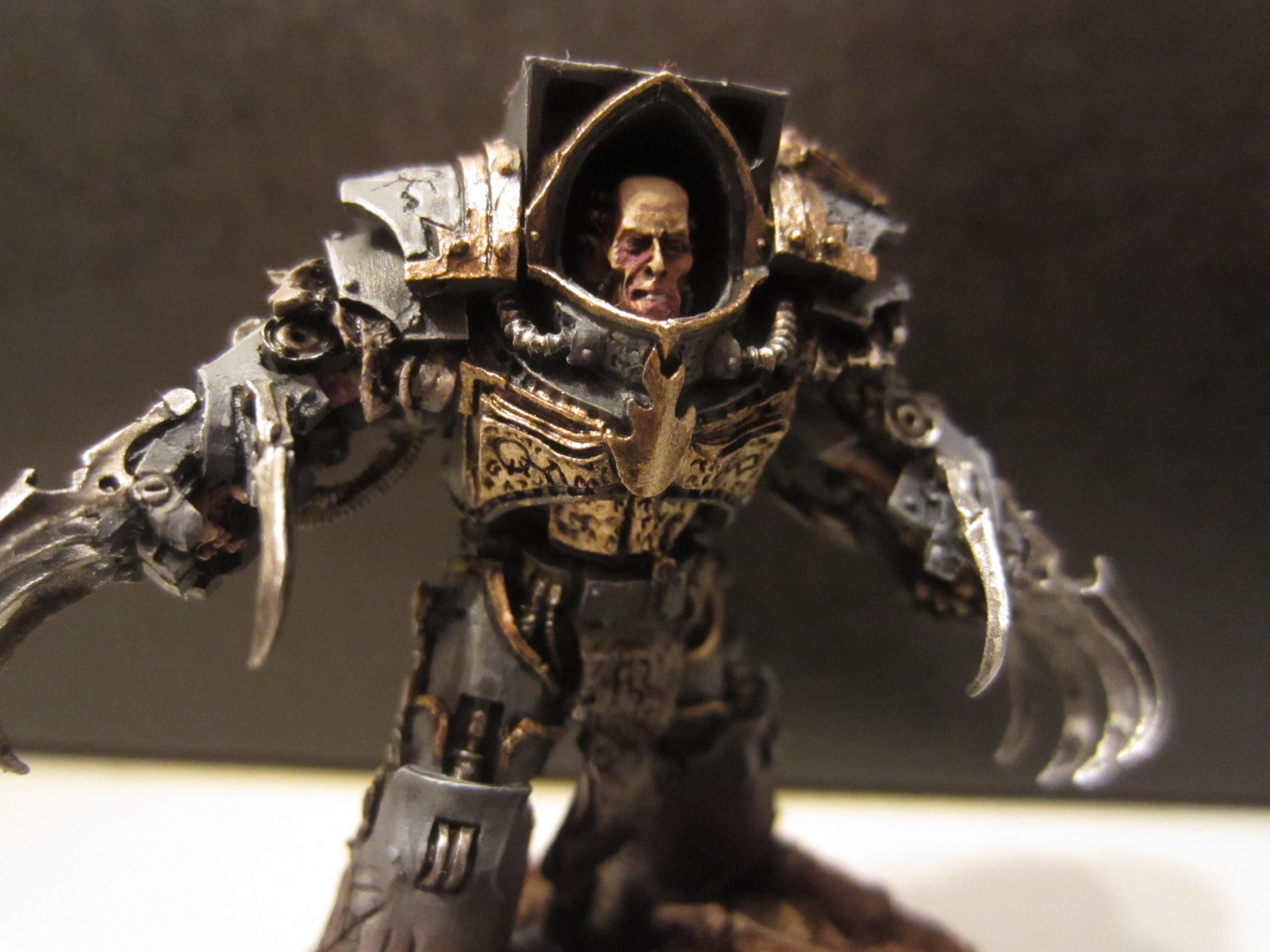 Cataphractii, Freehand, Gold, Grey, Horus Heresy, Kor Phaeron, Lightning Claws, Terminator Armor, Word Bearers
