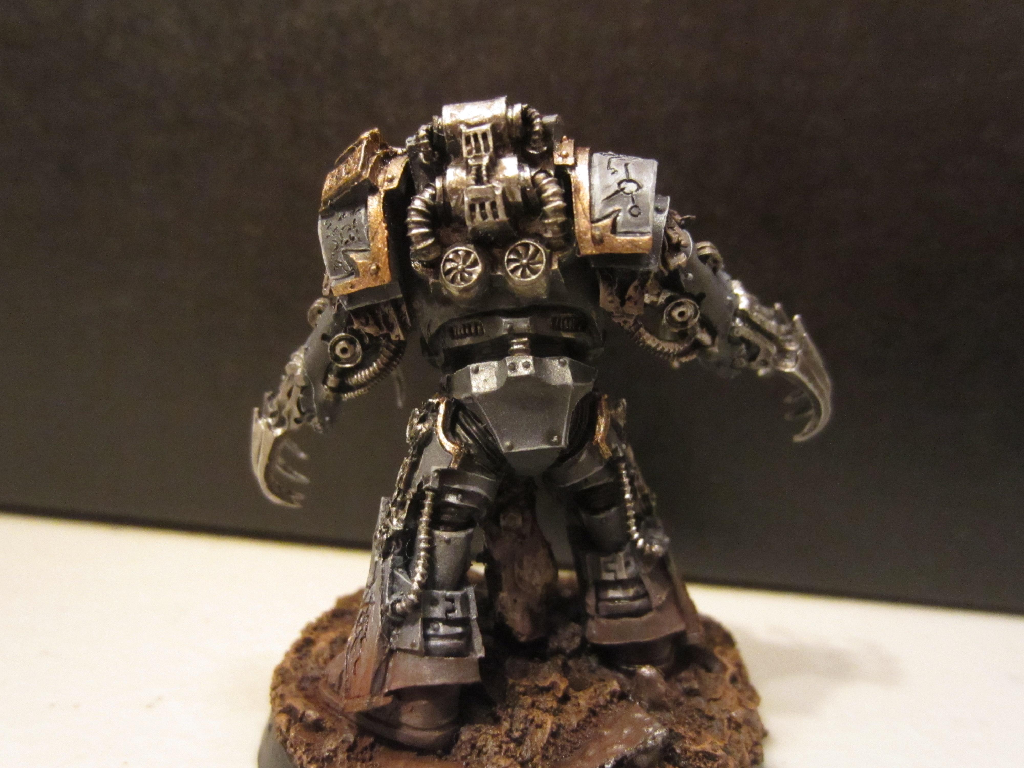 Cataphractii, Freehand, Gold, Grey, Horus Heresy, Kor Phaeron, Lightning Claws, Terminator Armor, Word Bearers