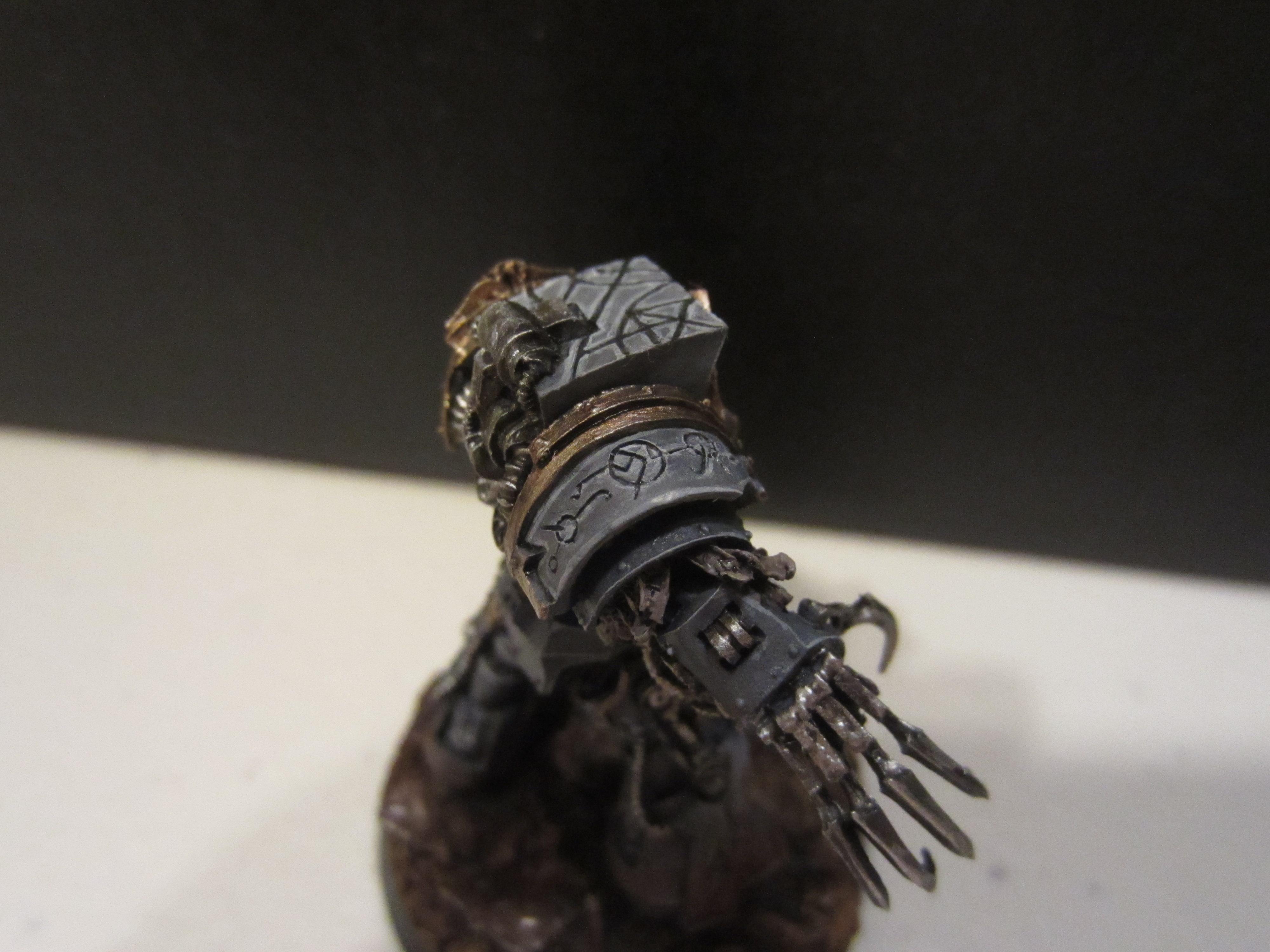 Cataphractii, Freehand, Gold, Grey, Horus Heresy, Kor Phaeron, Lightning Claws, Terminator Armor, Word Bearers