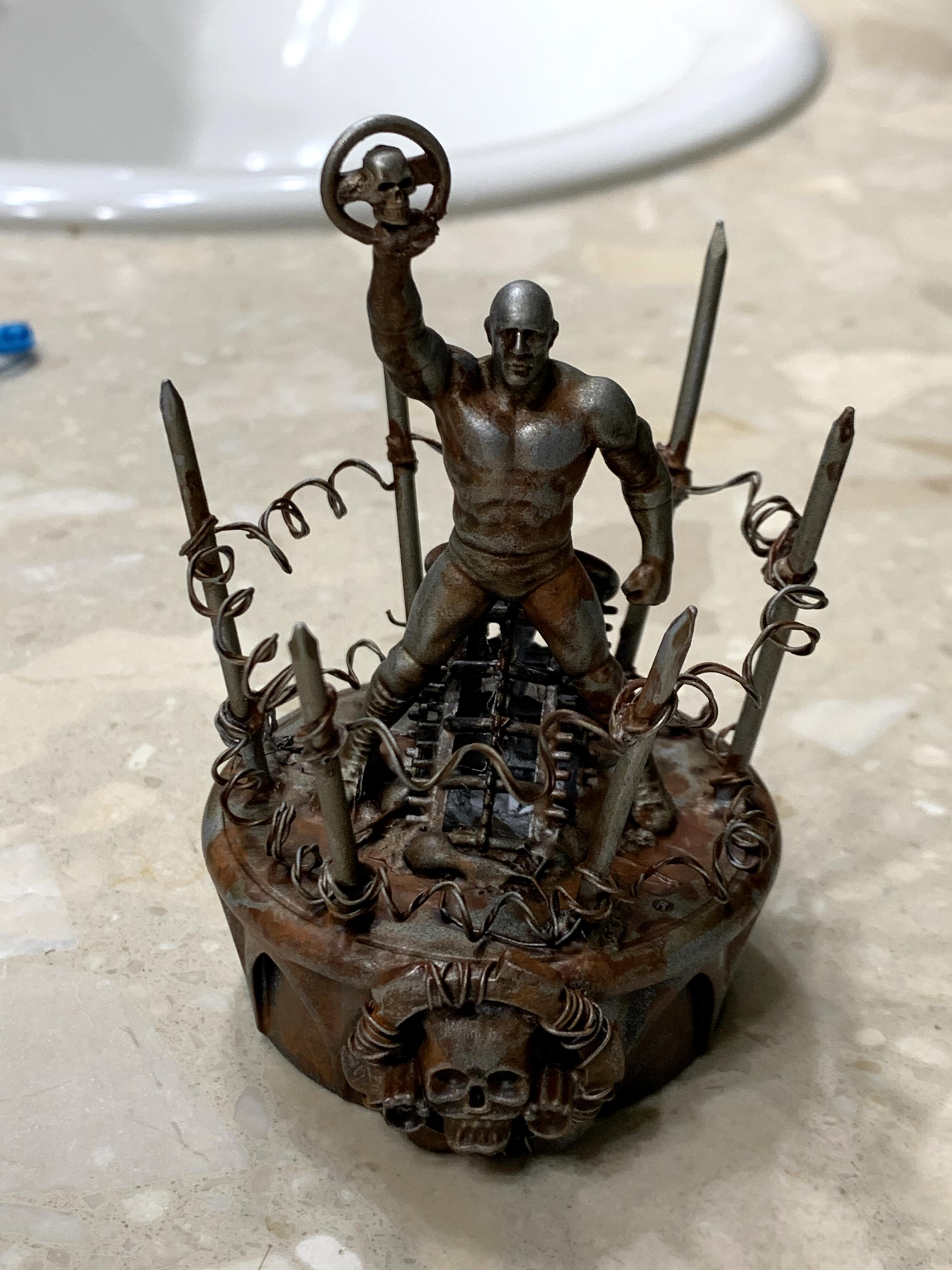 Gaslands Garage, Gaslands Statue