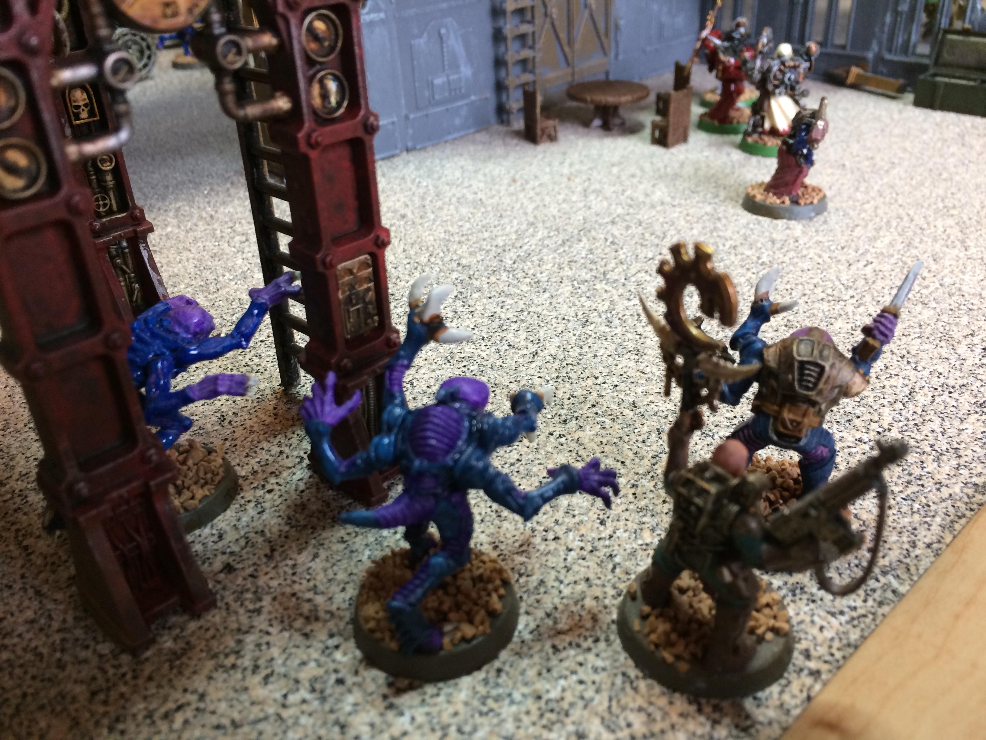 Genestealers behind fragdrill