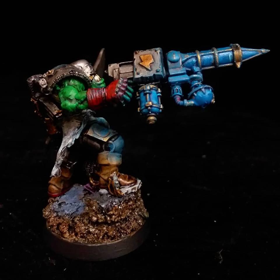 this is one of my first times doing a glow effect, and this plasma gun gained ten points of awesome as soon as it was finished. i was a touch heavy handed. but by the nine, i wouldent want to be shot by it. 
