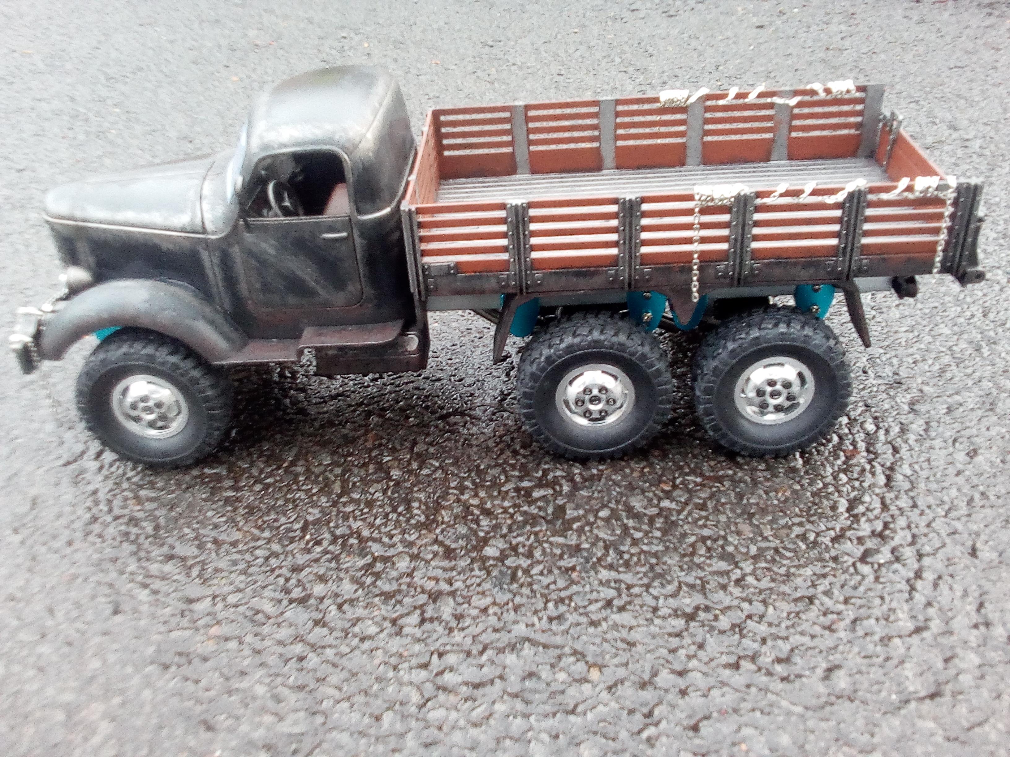 Custom Q60 Post Apocalyptic RC 6x6 Truck