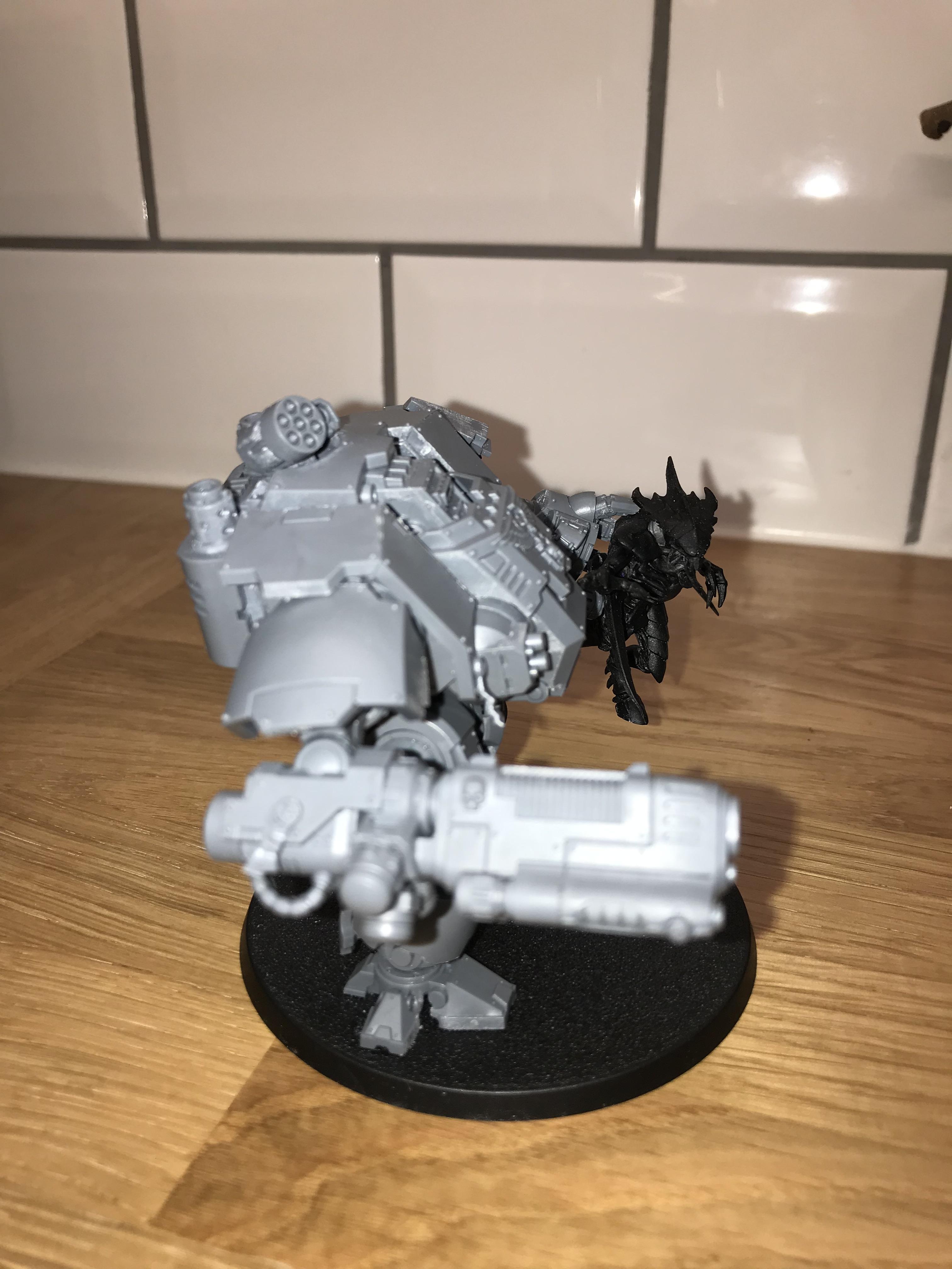 unpainted Redemptor and Tyranid Warrior - right