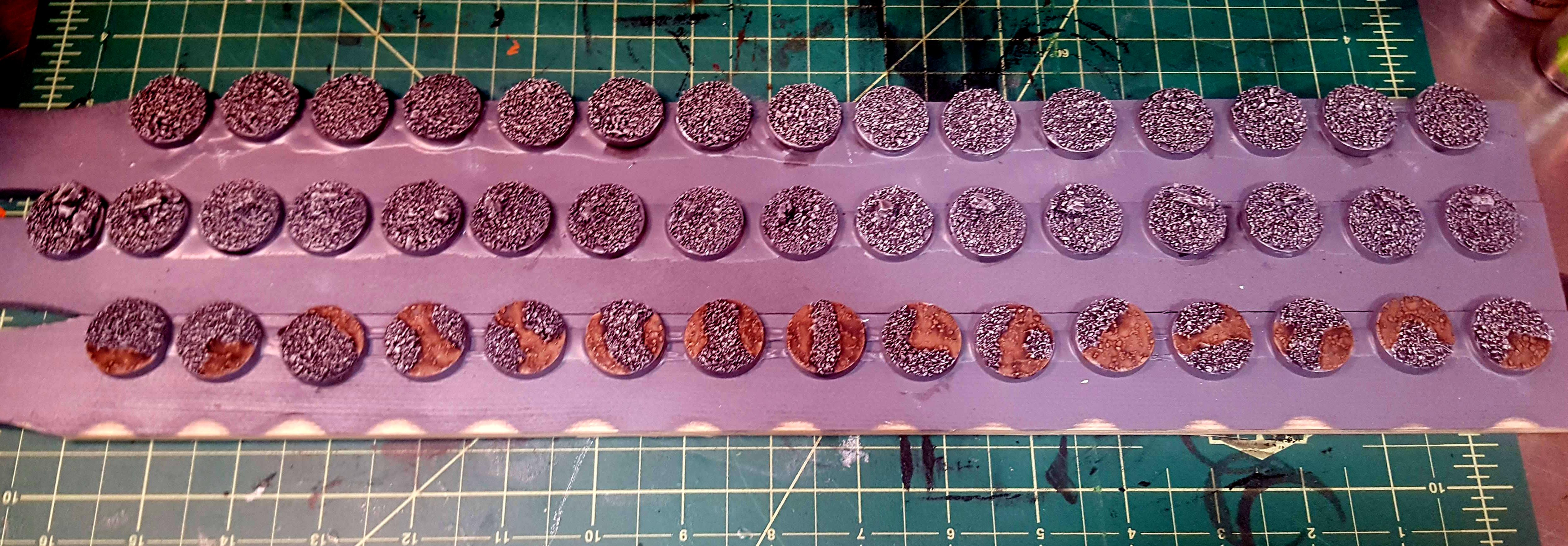 Bases detailed with Agrellan Earth, washed with Agrax Earthshade