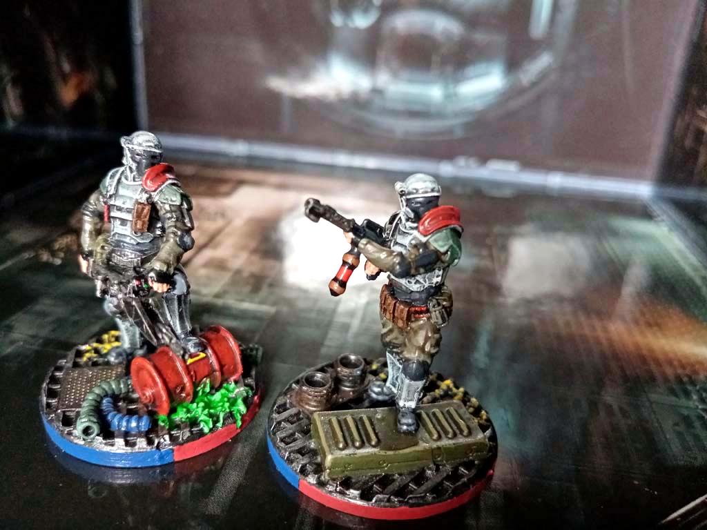 Avp, WY Commandos (smartgun and flamethrower)